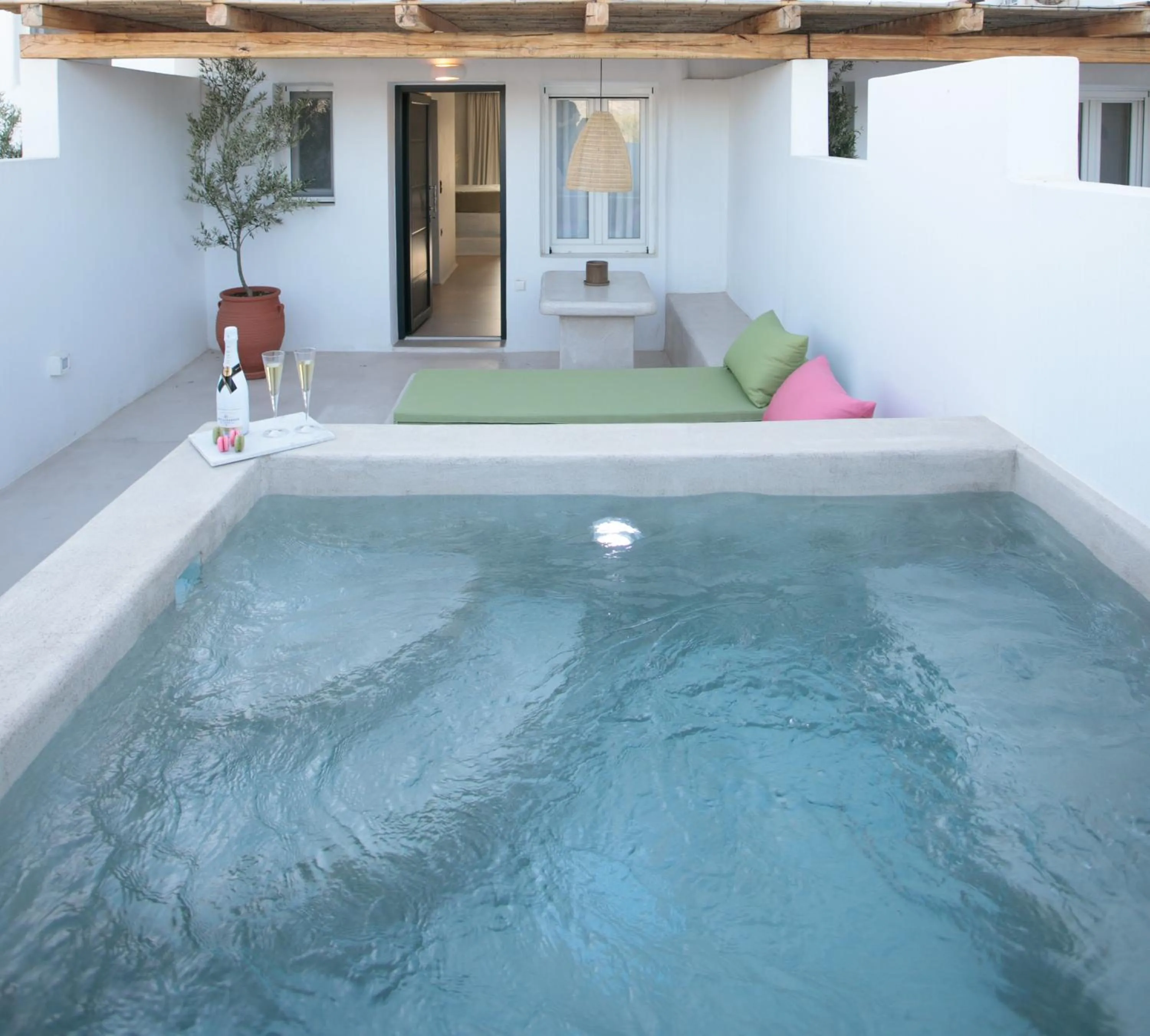 Hot Tub in Iphimedeia Luxury Hotel & Suites