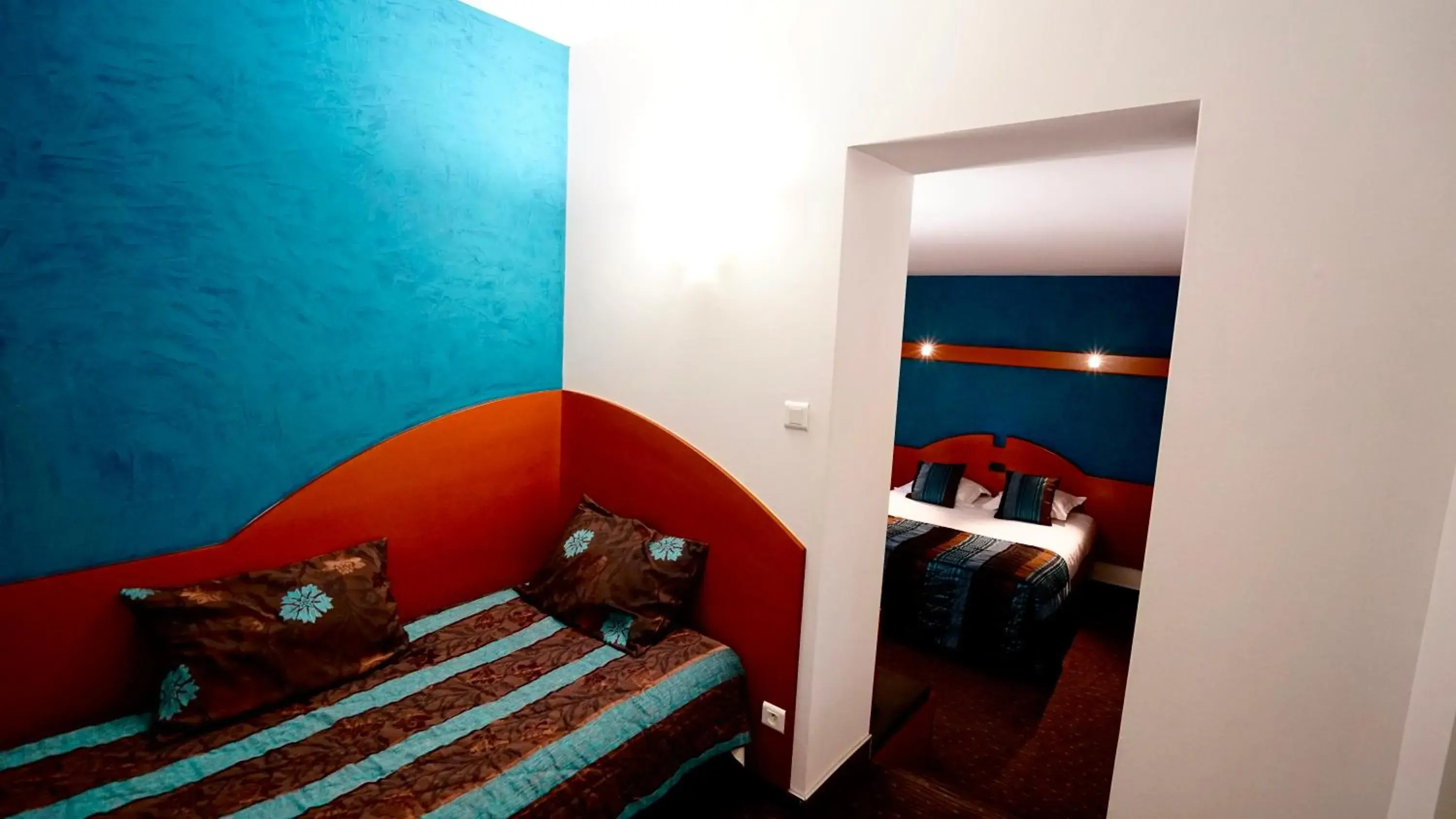 Bed in Logis Hôtel Relais de Vincey Bed in Logis Hôtel Relais de Vincey