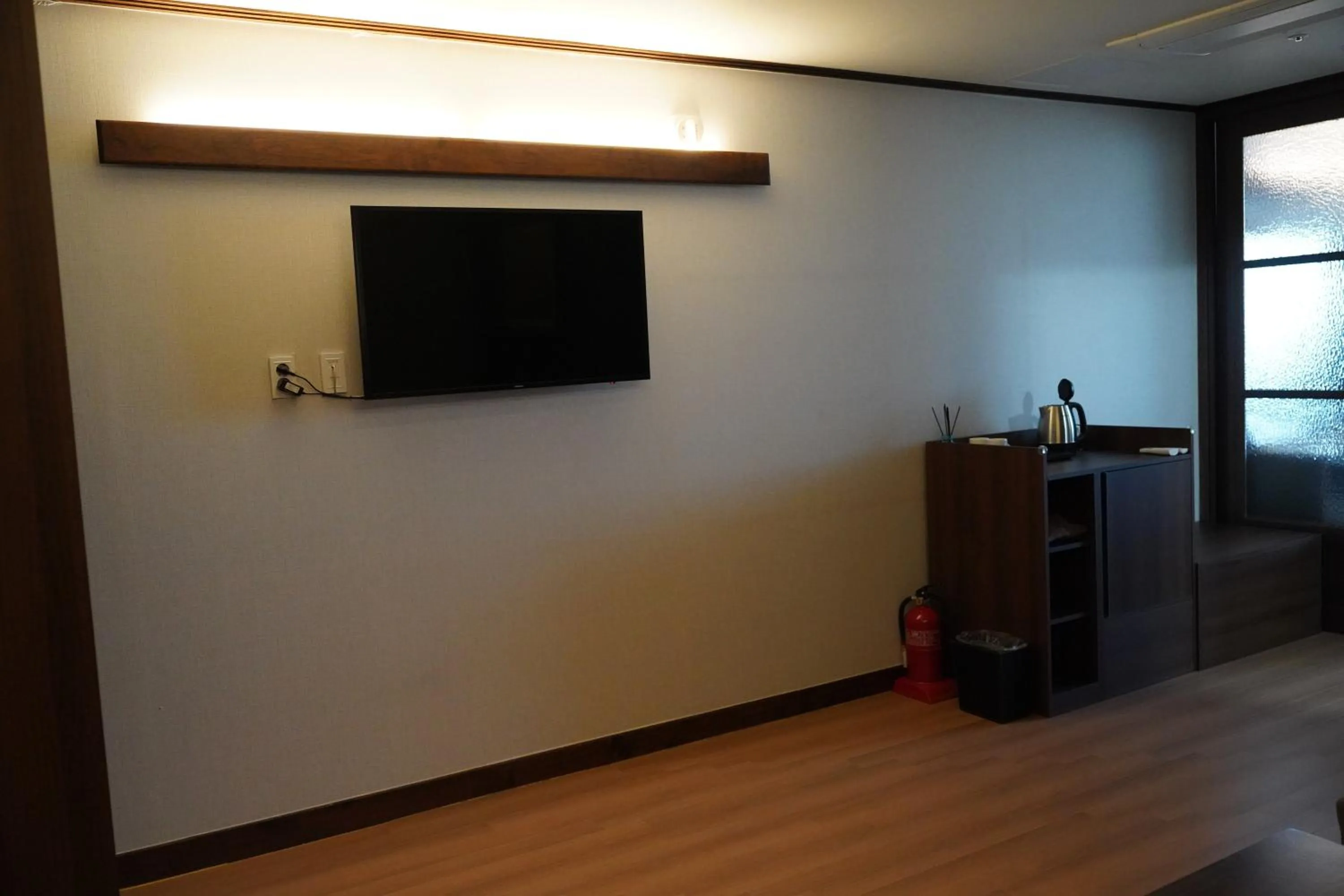 TV and multimedia in Sacheon Grand Tourist Hotel