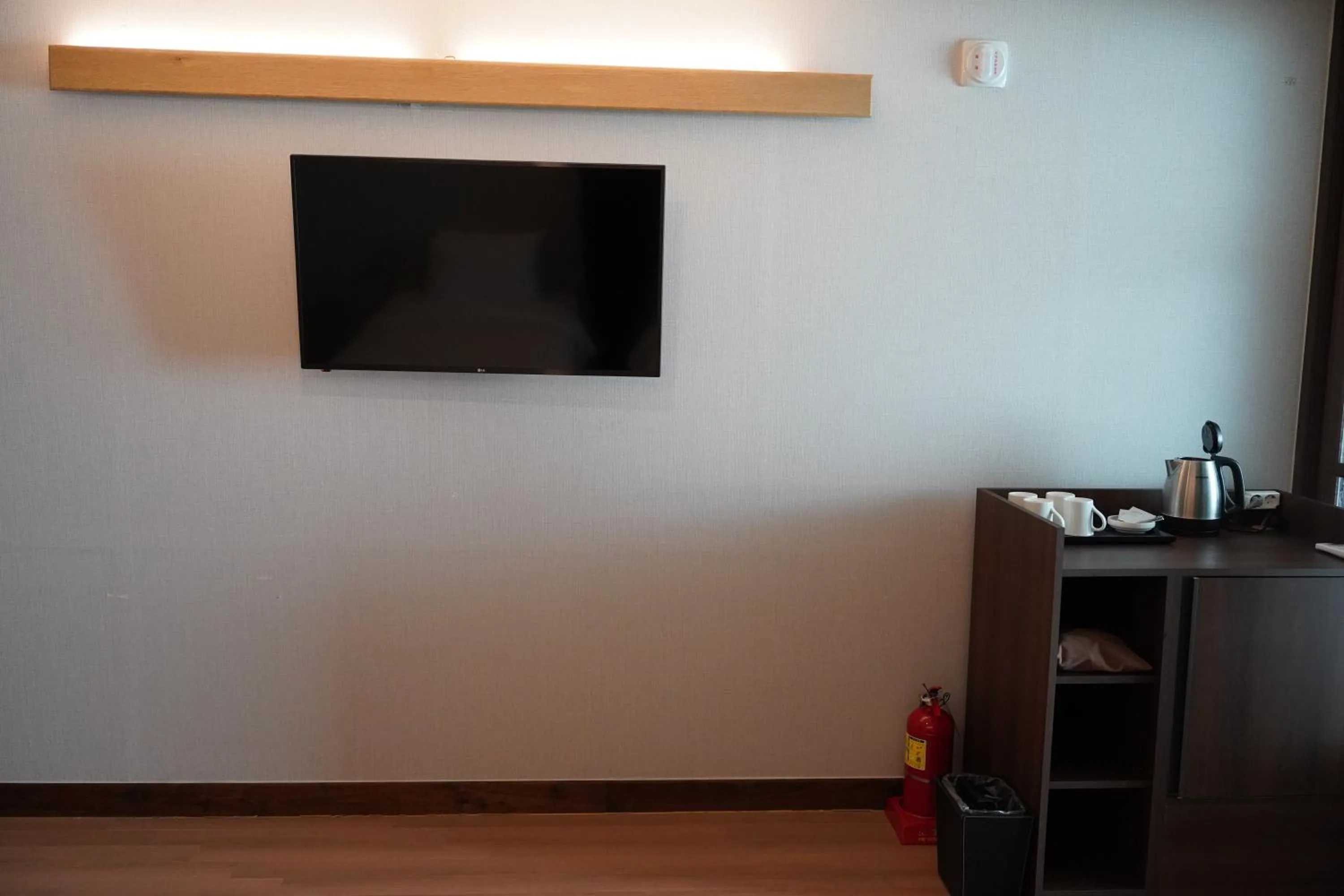 TV and multimedia in Sacheon Grand Tourist Hotel