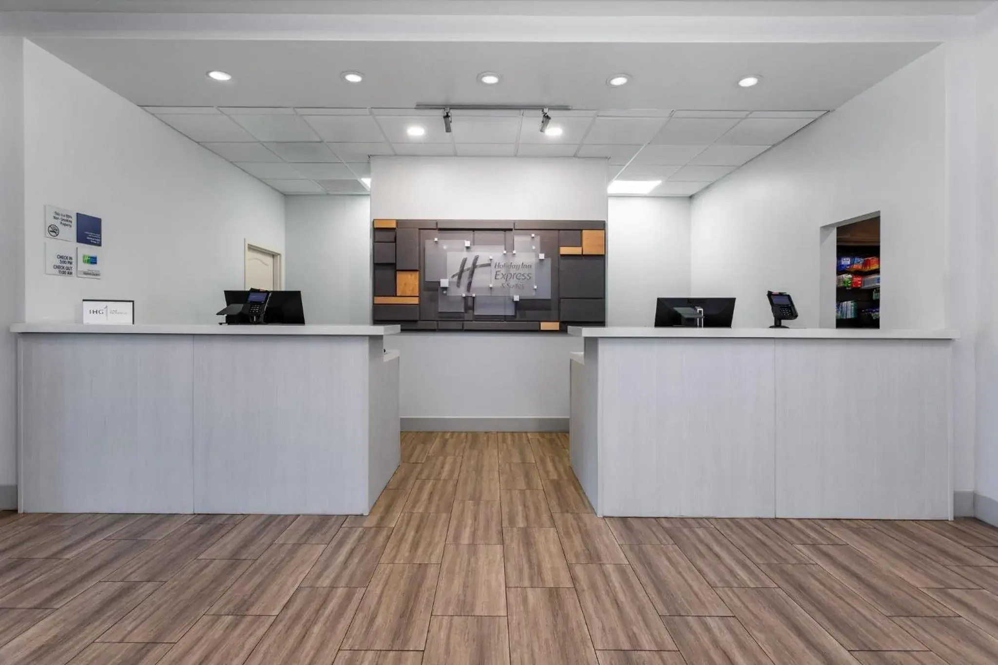 Property building in Holiday Inn Express-International Drive by IHG Property building in Holiday Inn Express-International Drive by IHG