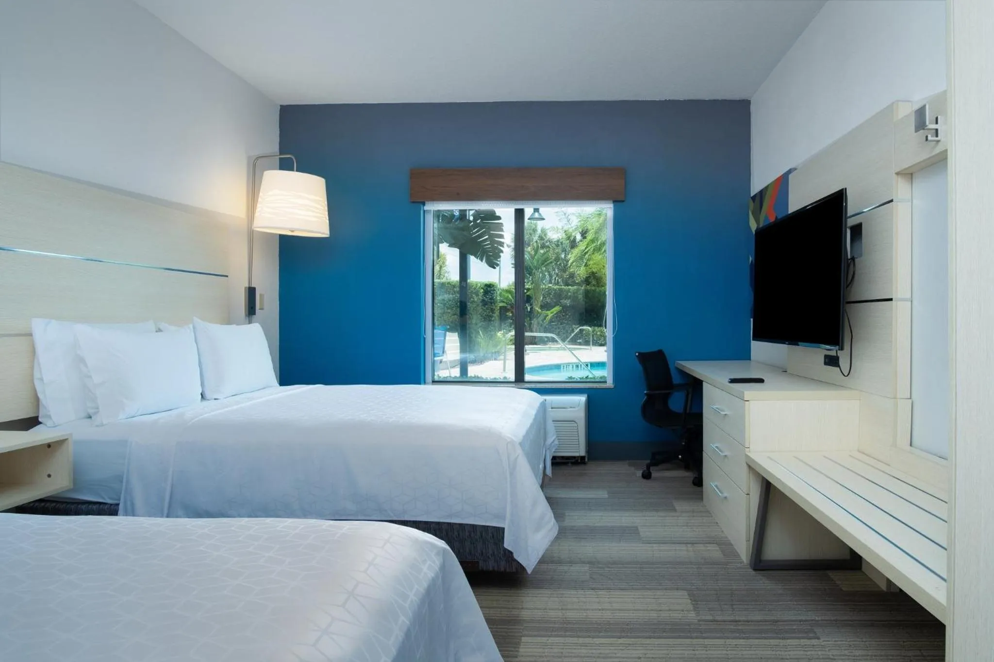 Photo of the whole room, Bed in Holiday Inn Express-International Drive by IHG