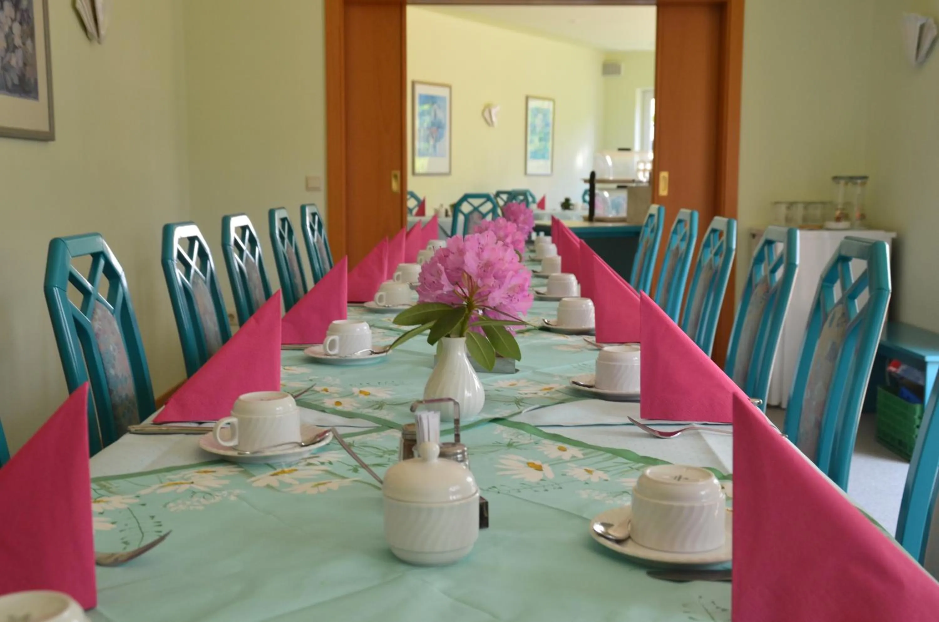 Restaurant/places to eat in Hotel Flora