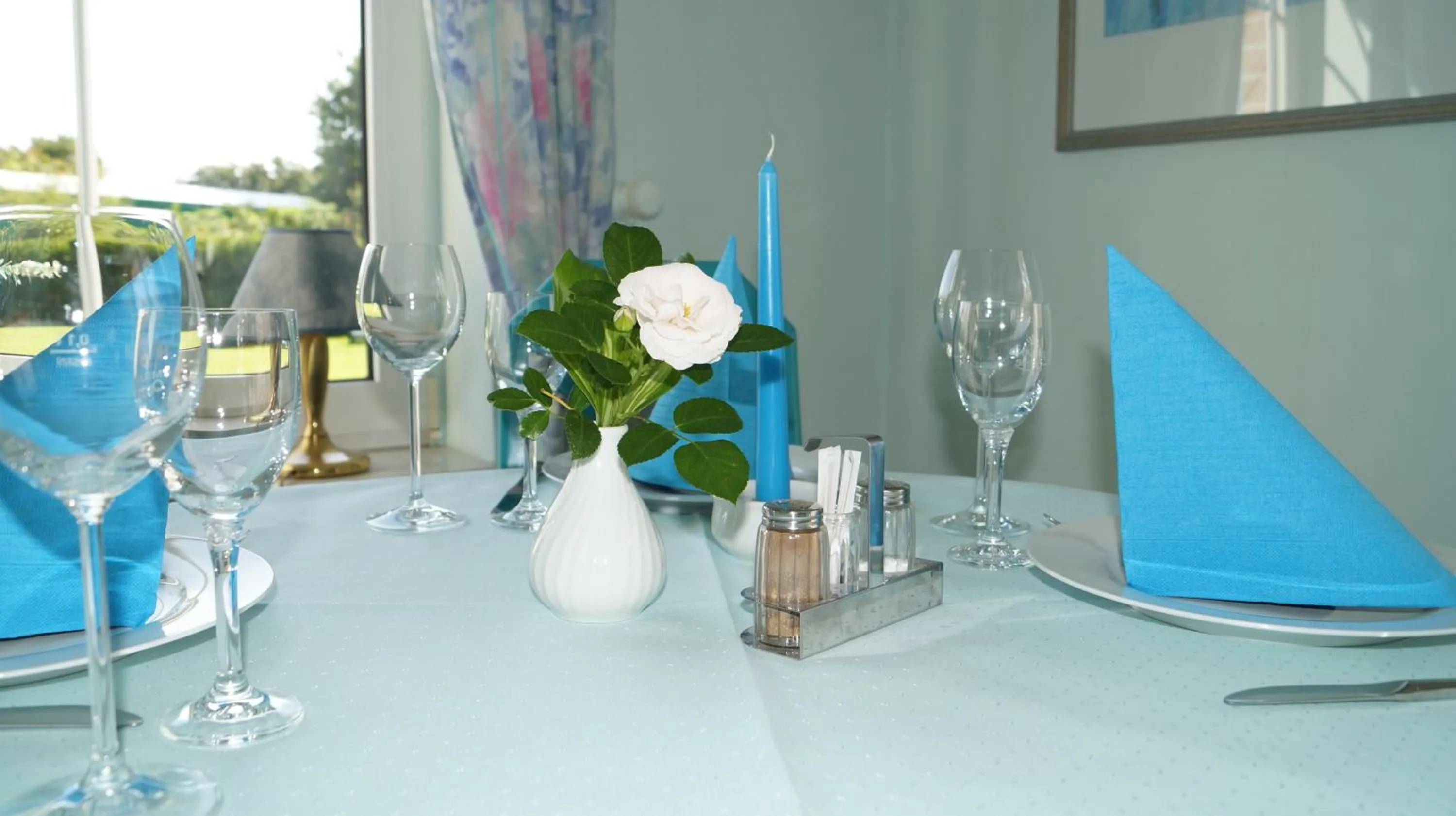 Restaurant/places to eat in Hotel Flora