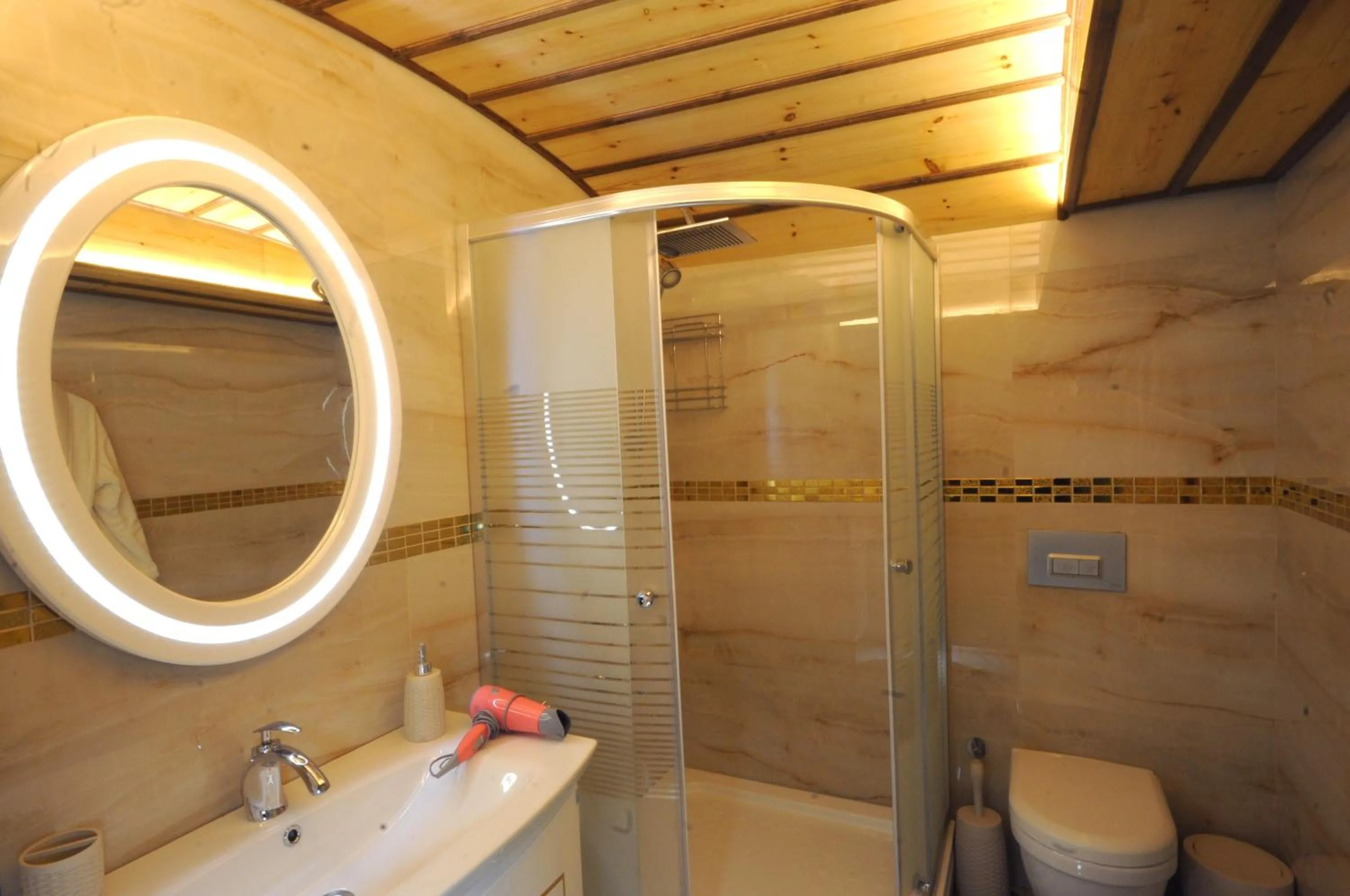 Shower in Kayhan Cave Villa