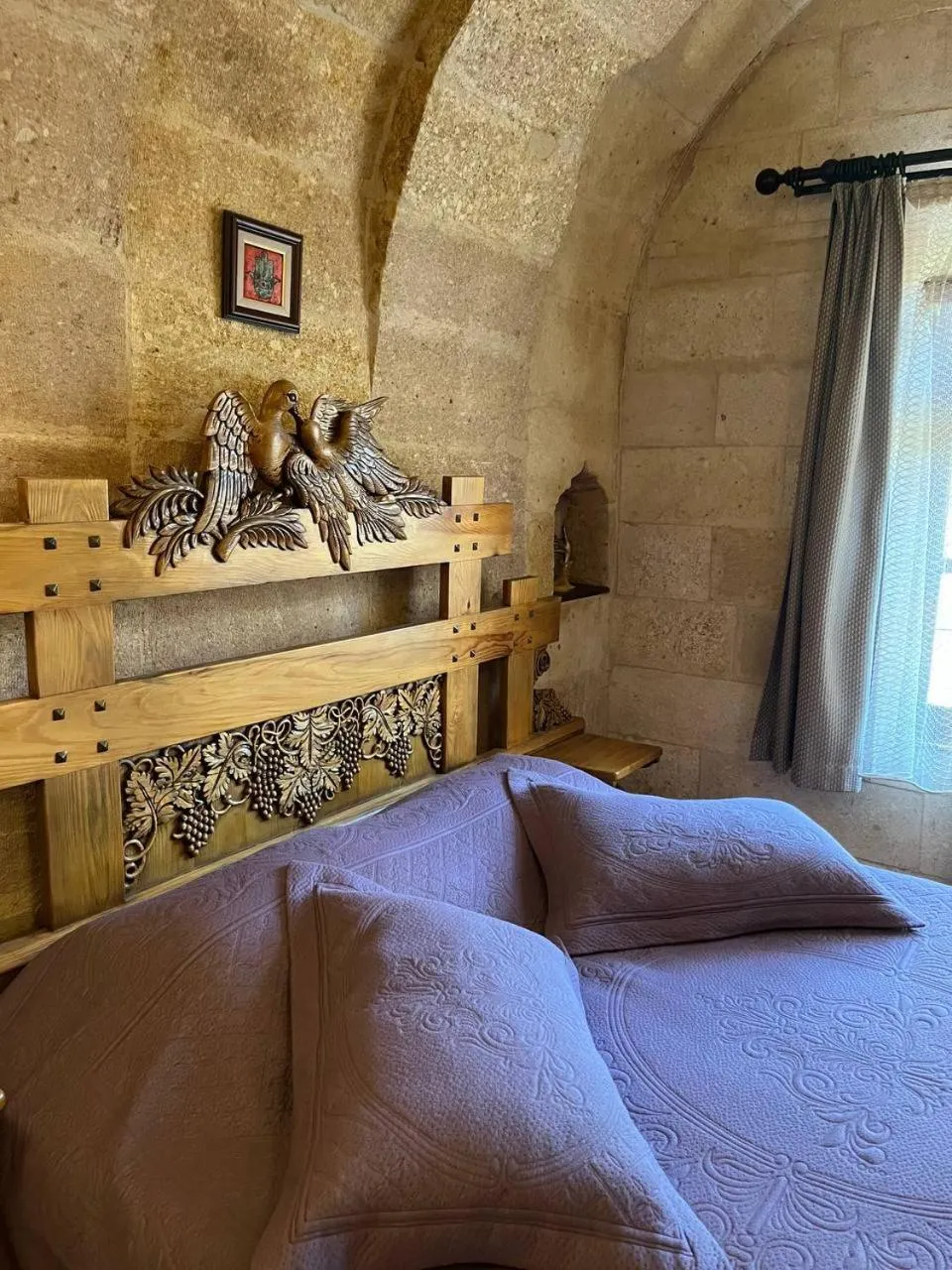 Bed in Kayhan Cave Villa