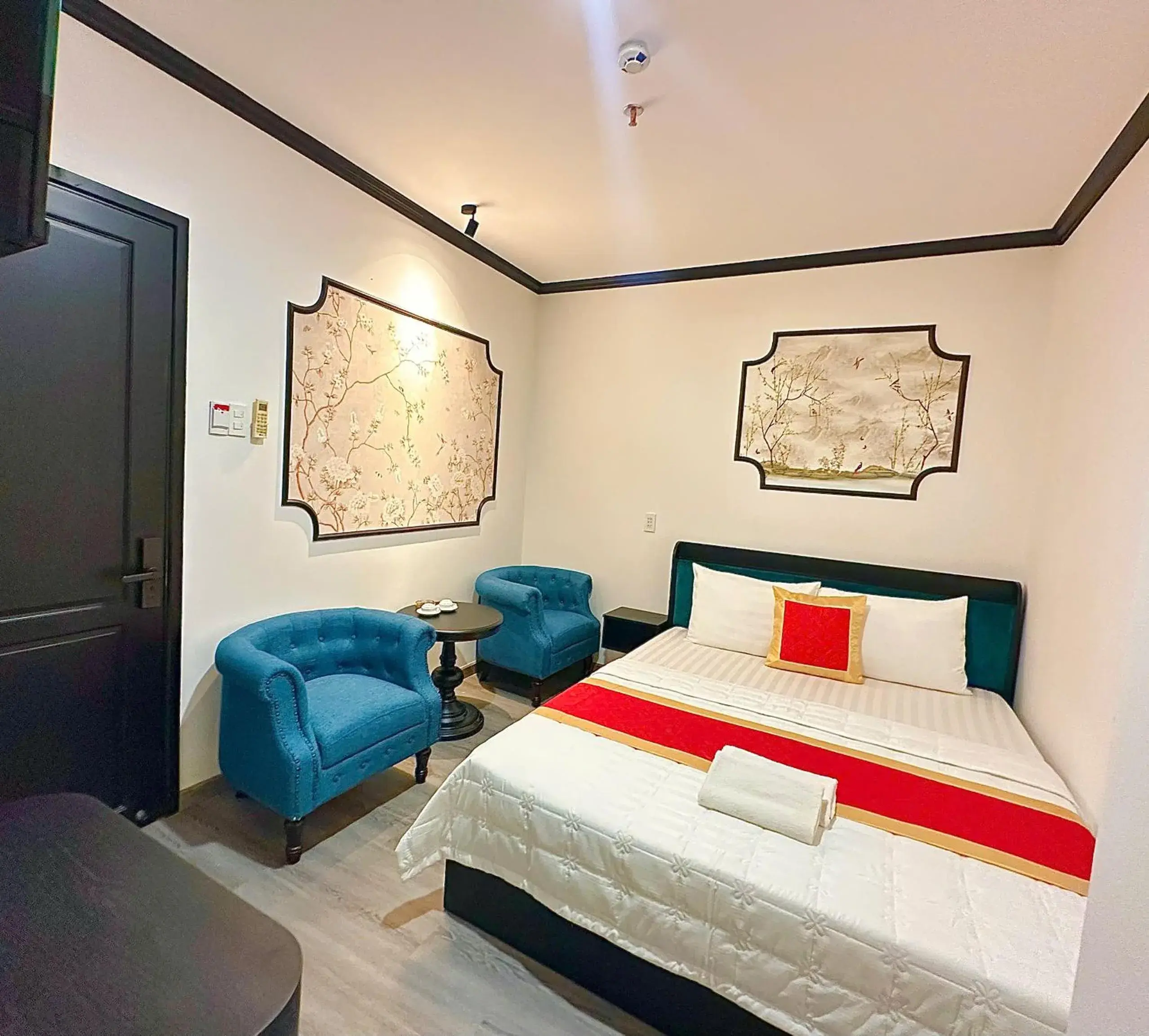 Standard Double Room in Phu Gia Hotel 193 Nguyen Thai Hoc Standard Double Room in Phu Gia Hotel 193 Nguyen Thai Hoc