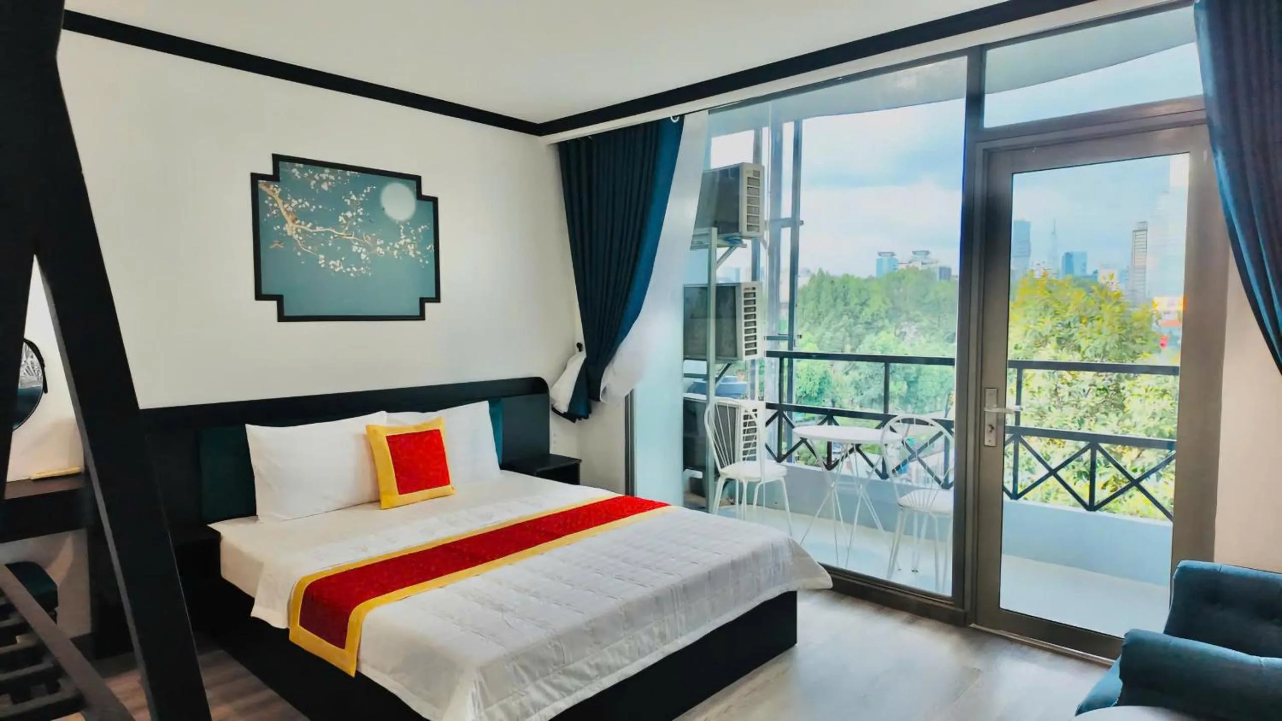 Bed in Phu Gia Hotel 193 Nguyen Thai Hoc