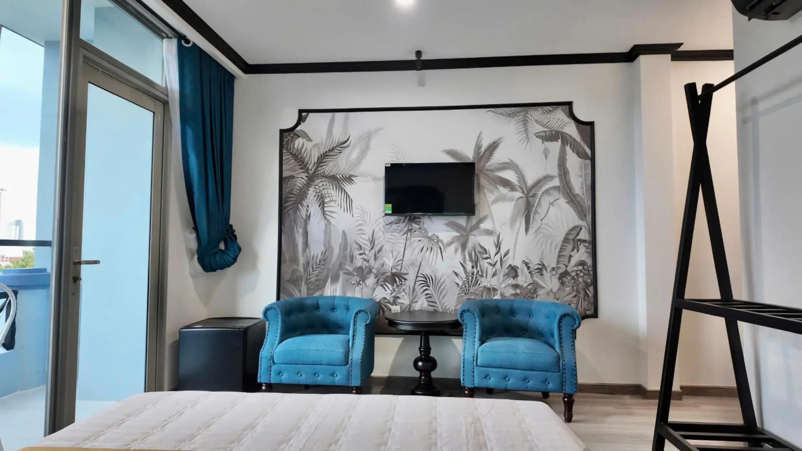 TV and multimedia, Bed in Phu Gia Hotel 193 Nguyen Thai Hoc