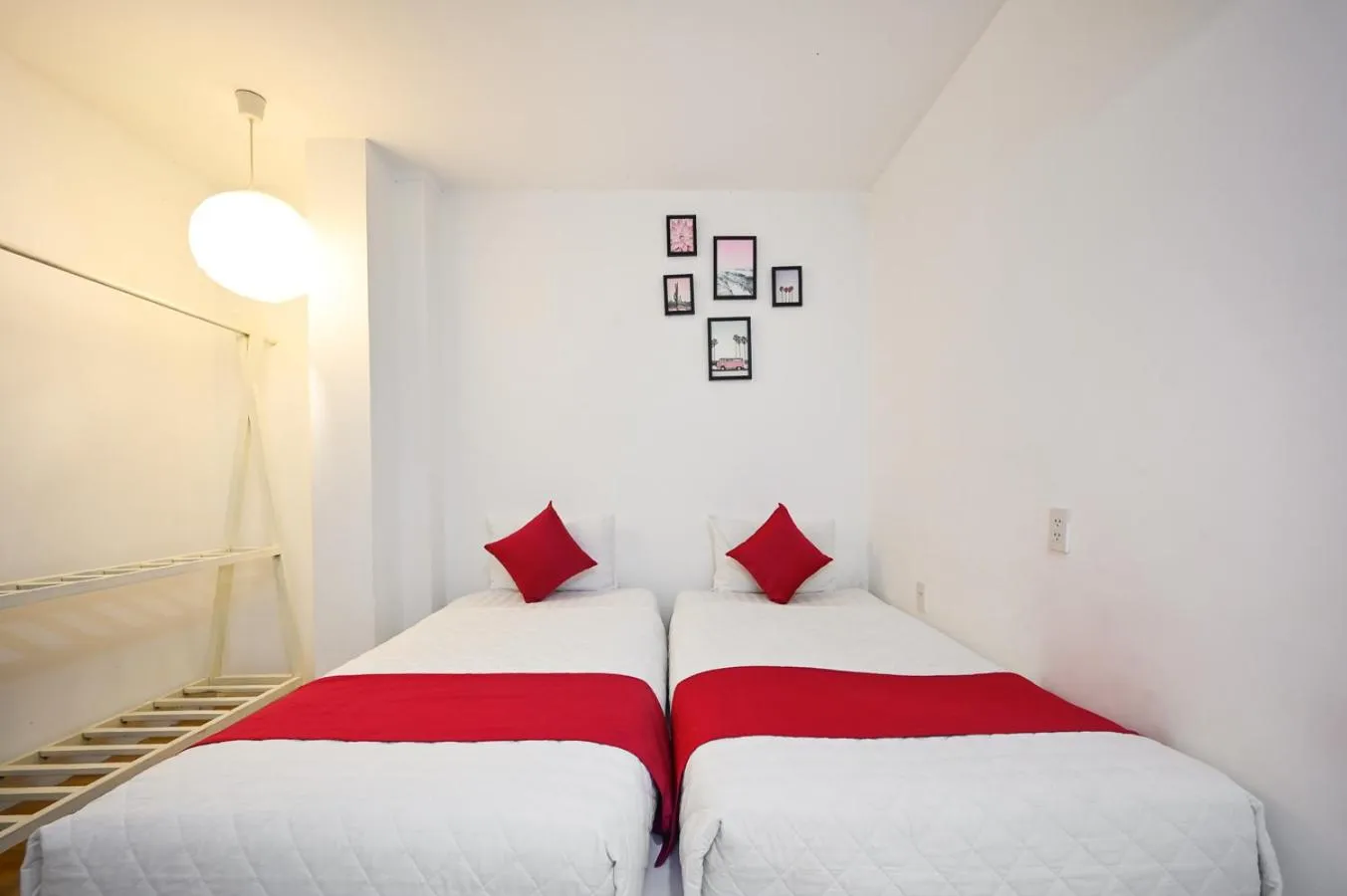 Twin Room in Phu Gia Hotel 193 Nguyen Thai Hoc