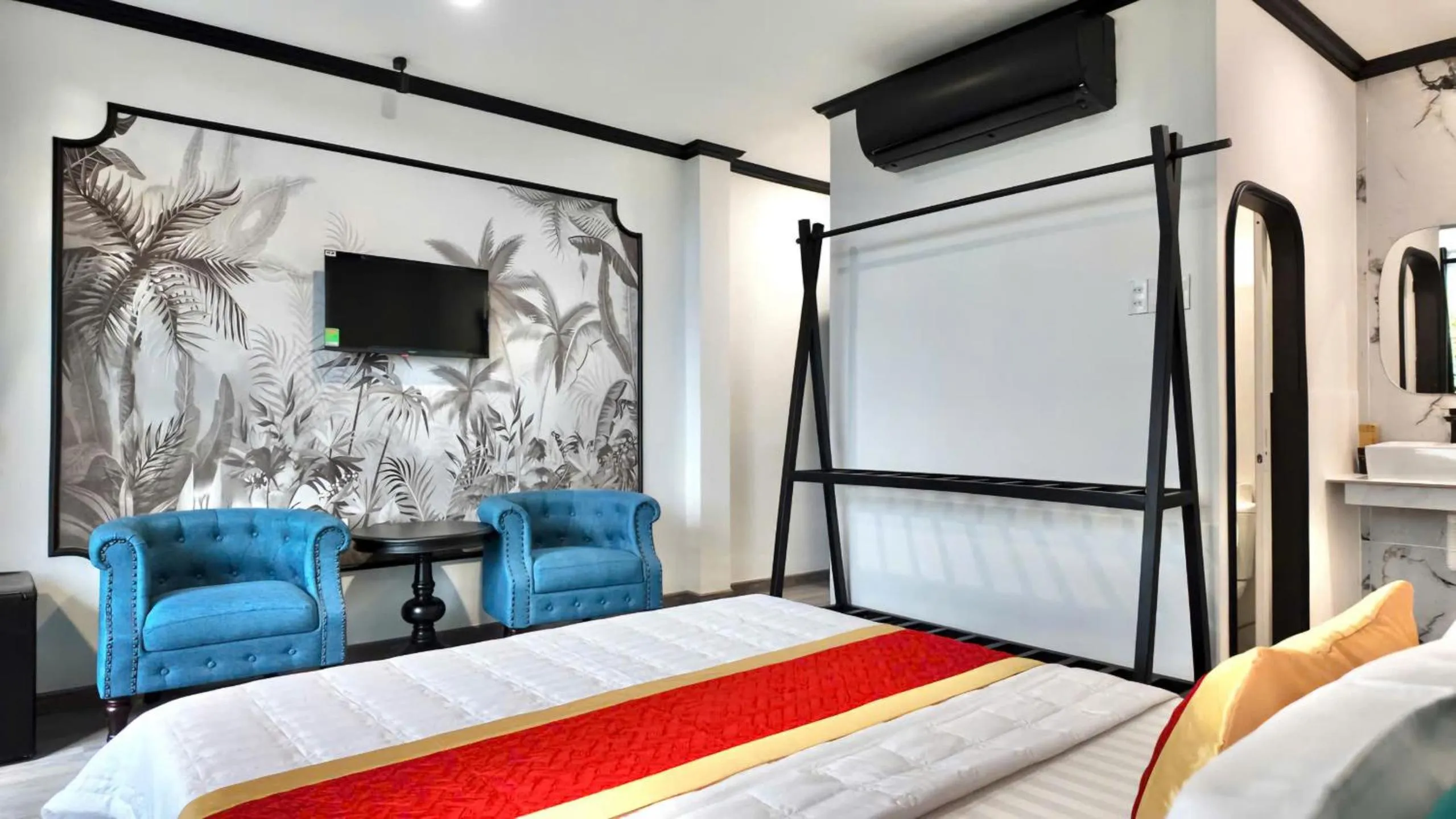 Bed in Phu Gia Hotel 193 Nguyen Thai Hoc