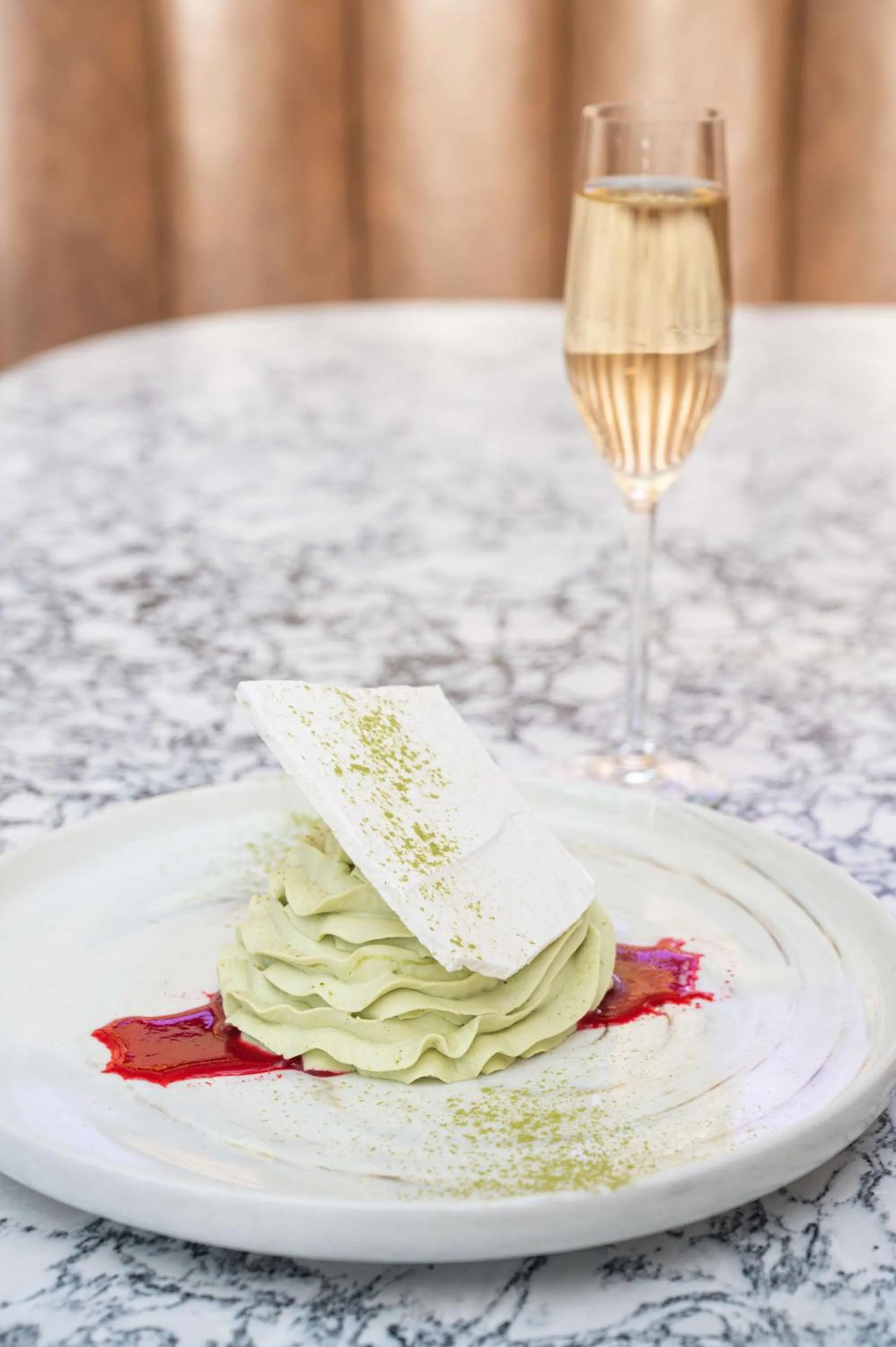 Lounge or bar in theWit Chicago, a Hilton Hotel