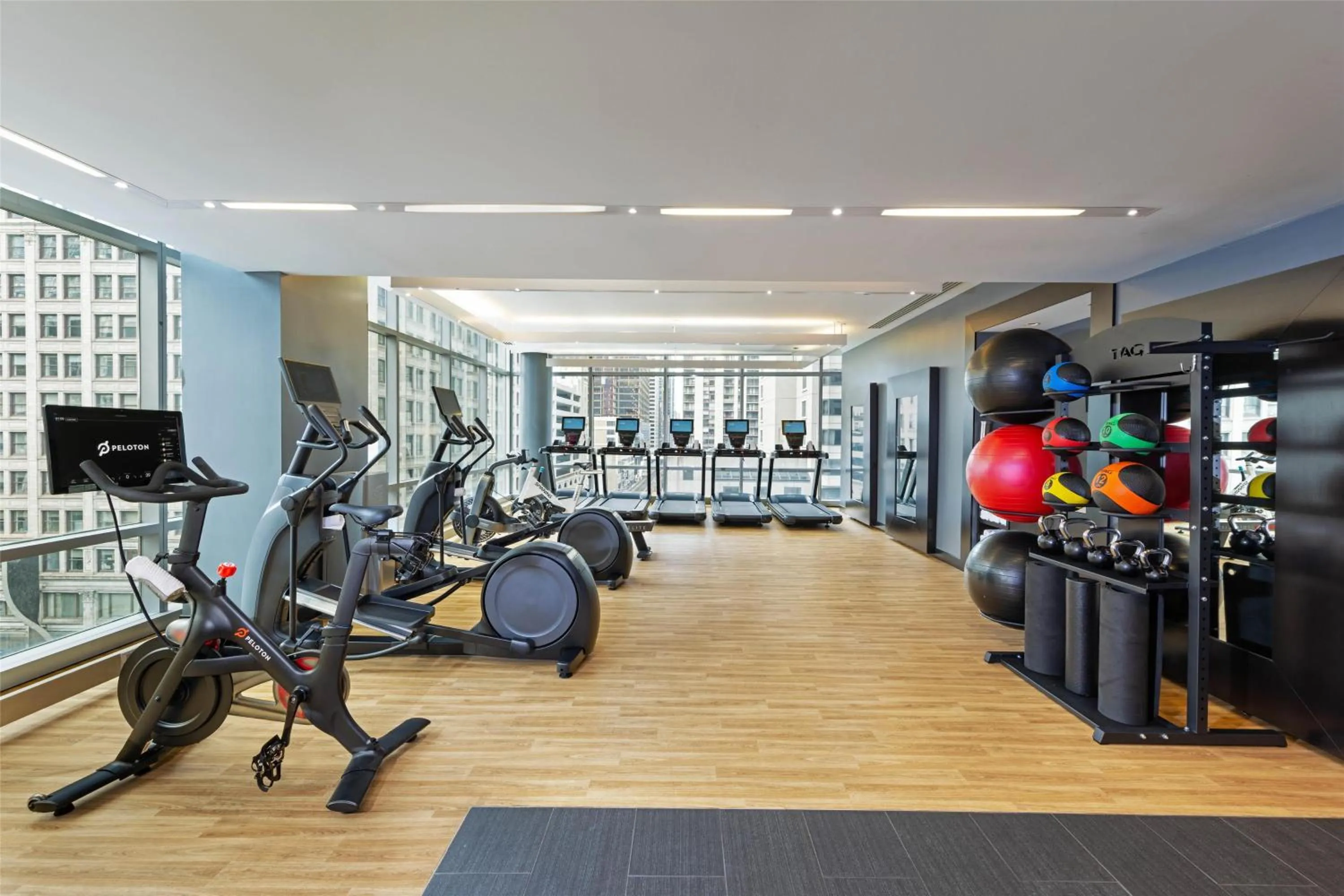 Fitness centre/facilities in theWit Chicago, a Hilton Hotel
