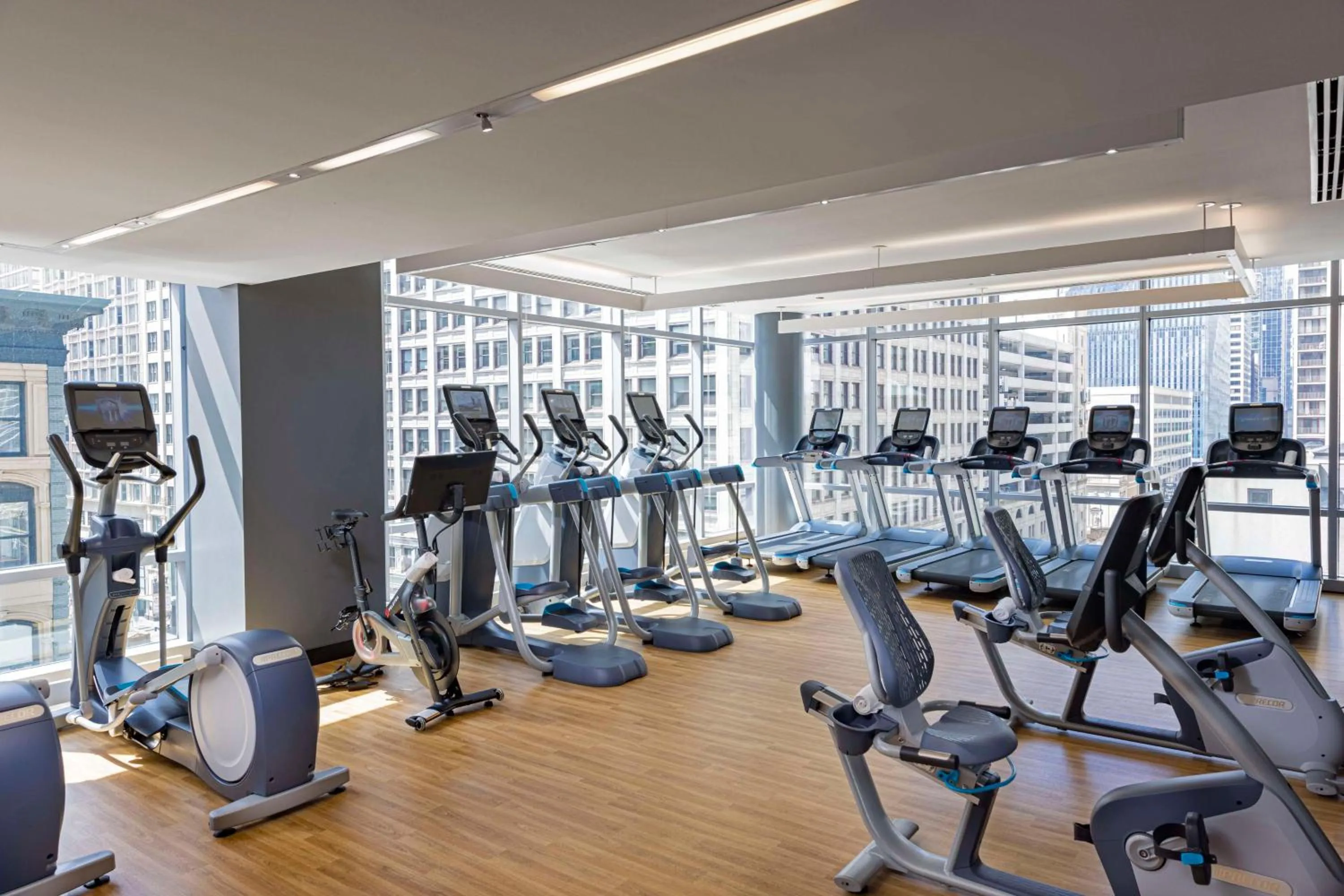 Fitness centre/facilities in theWit Chicago, a Hilton Hotel