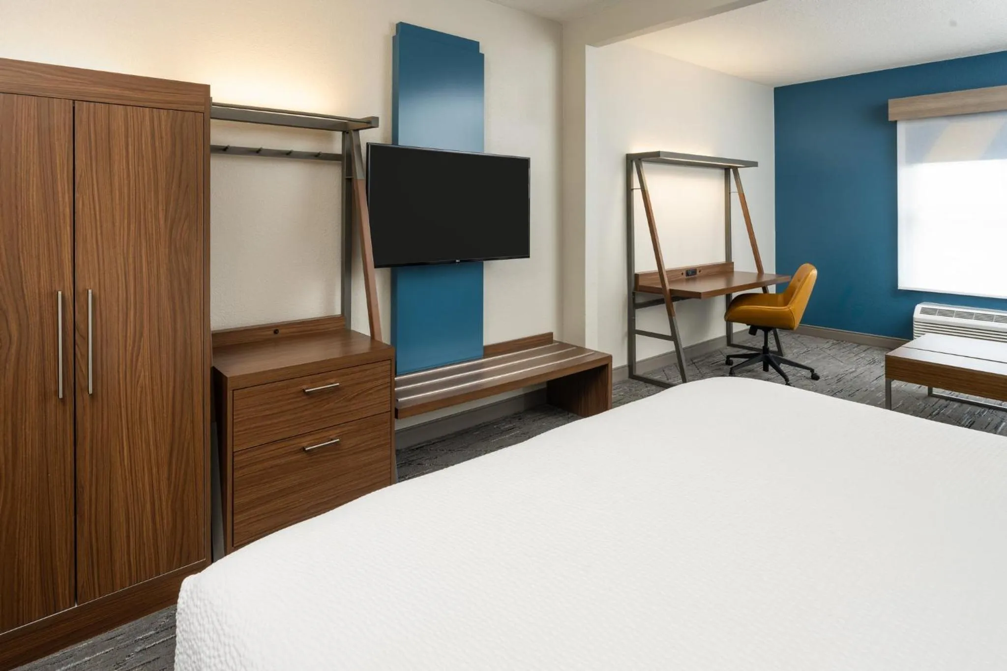 Photo of the whole room, Bed in Holiday Inn Express & Suites Orlando International Airport by IHG