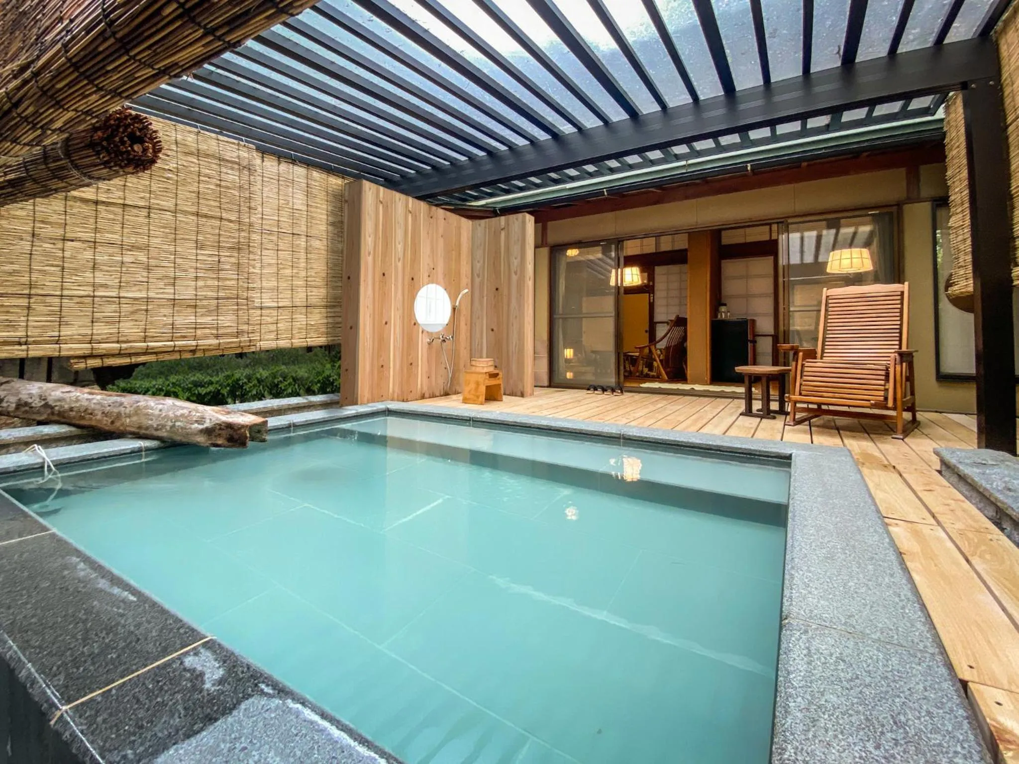 Hot Spring Bath in Hanakanzashi