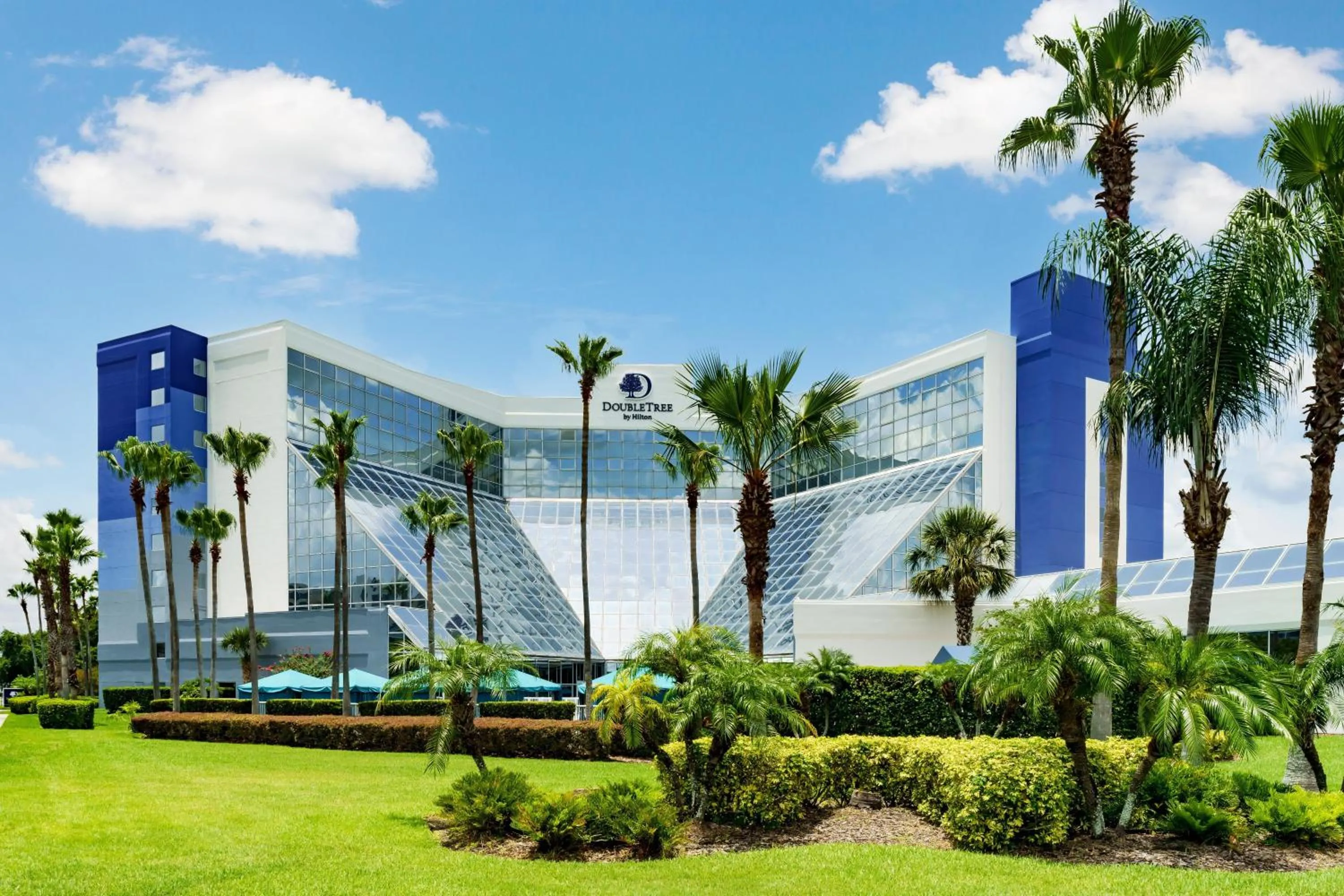 Property building in DoubleTree by Hilton Orlando Airport Hotel