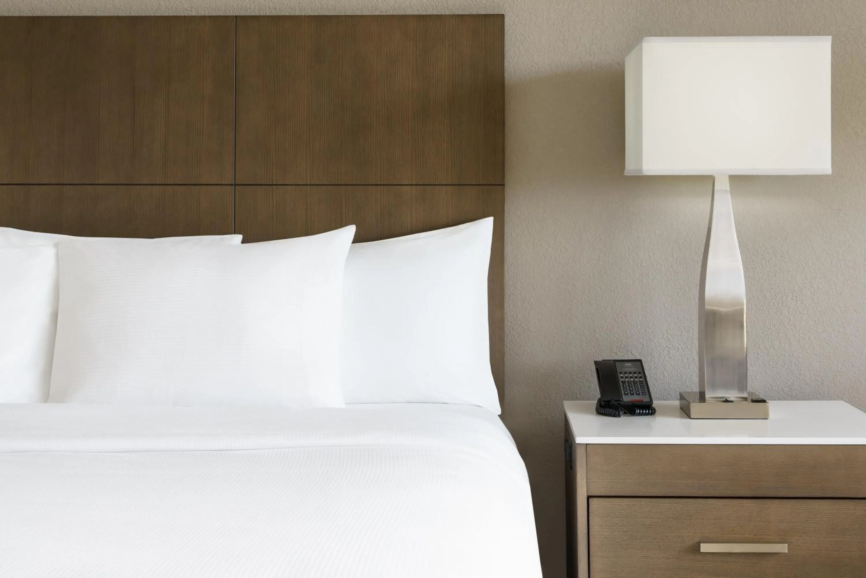 Bed in DoubleTree by Hilton Orlando Airport Hotel