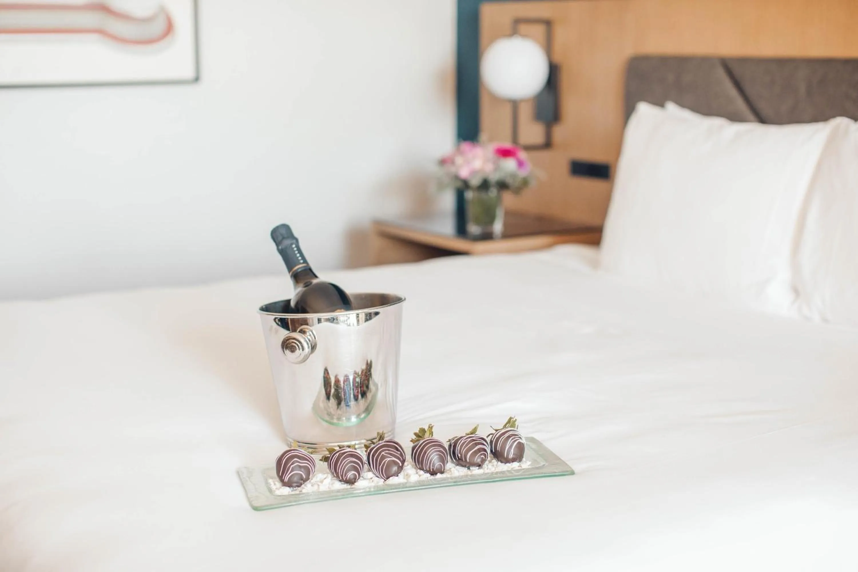 Restaurant/places to eat, Bed in Hyatt Regency San Francisco