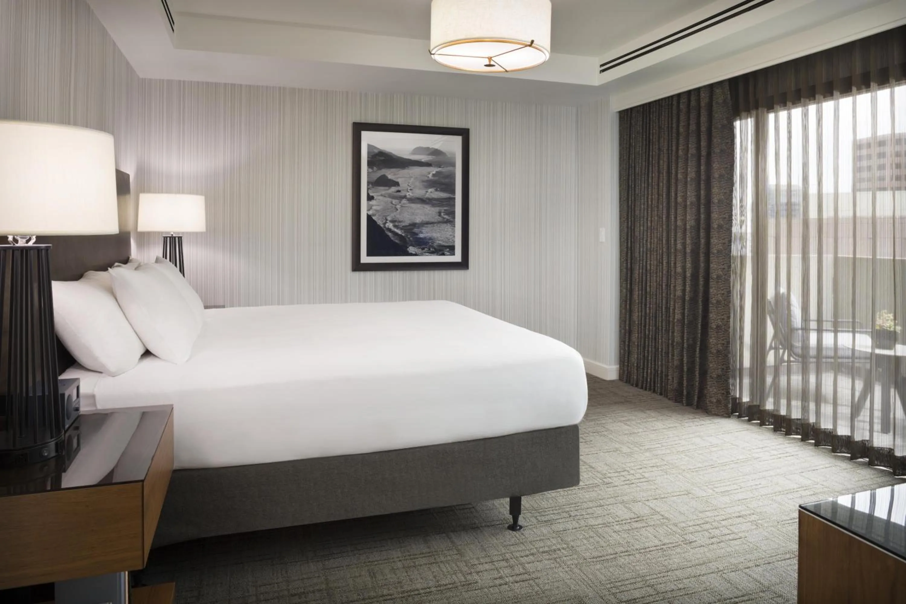 Photo of the whole room, Bed in Hyatt Regency San Francisco