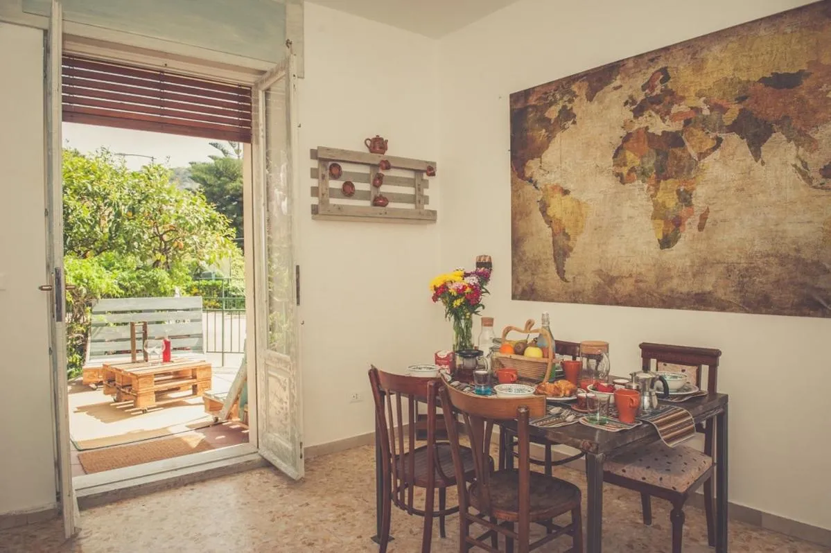 Dining area in Nomad B&B