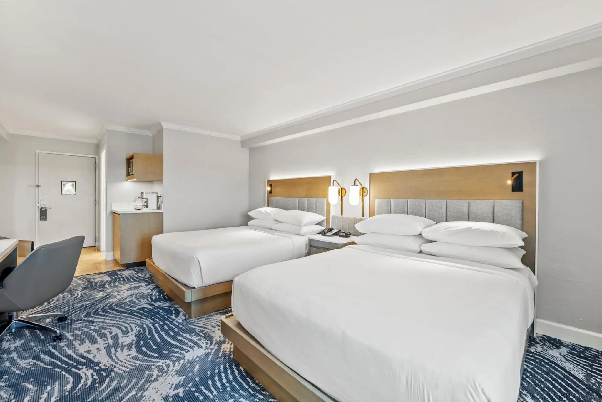 Photo of the whole room, Bed in Crowne Plaza Orlando-Downtown by IHG