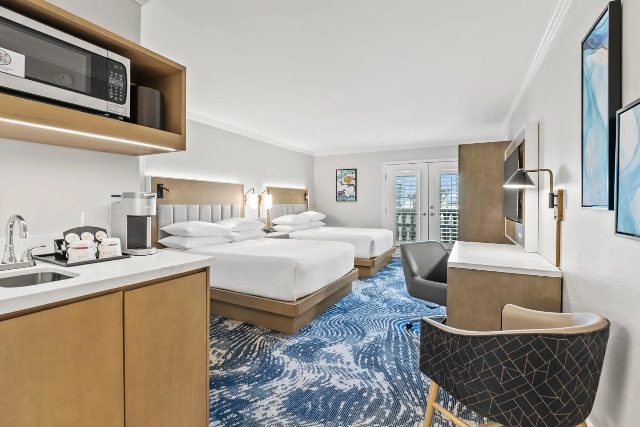 Photo of the whole room, Bed in Crowne Plaza Orlando-Downtown by IHG