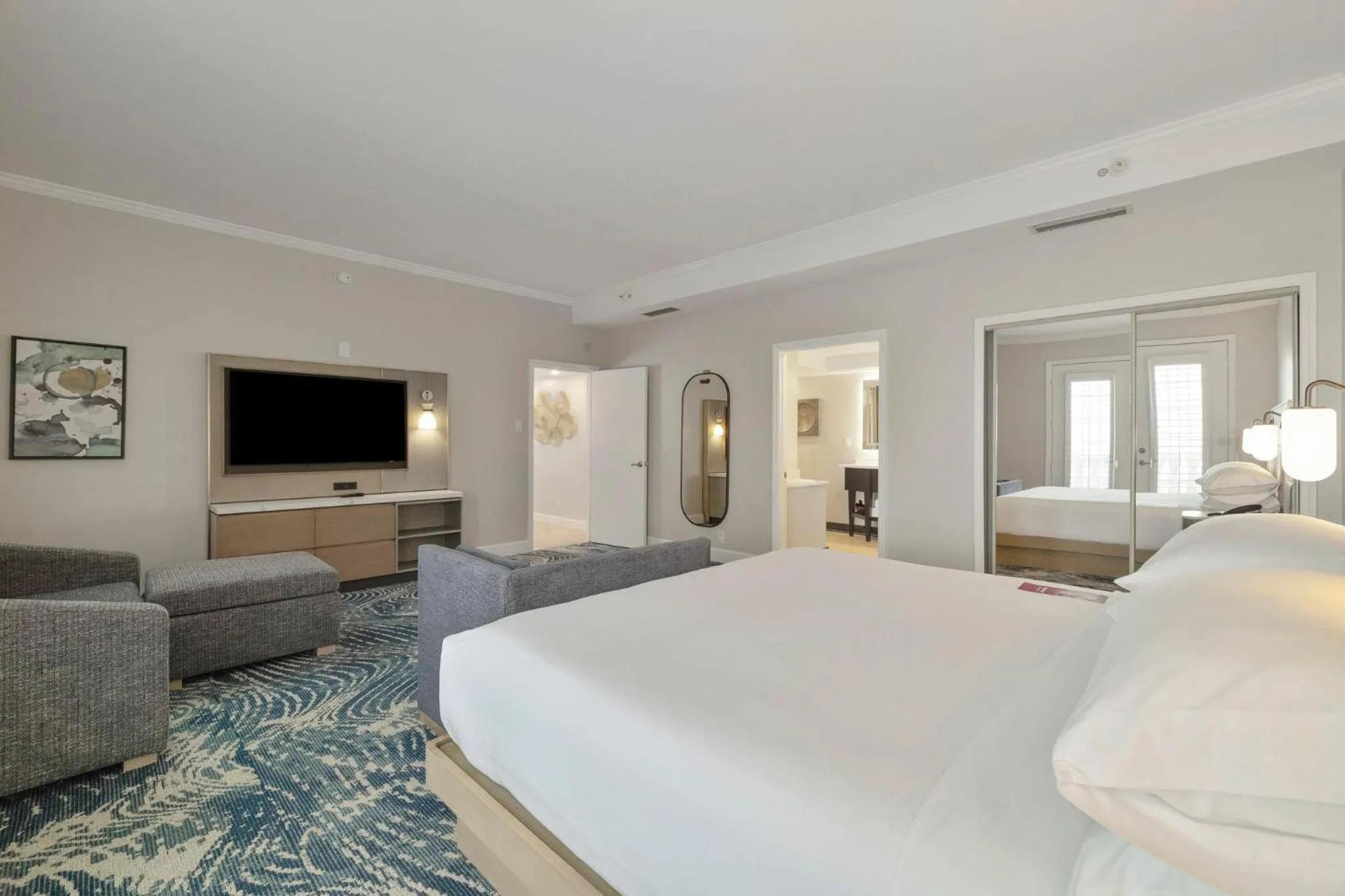 Photo of the whole room, Bed in Crowne Plaza Orlando-Downtown by IHG