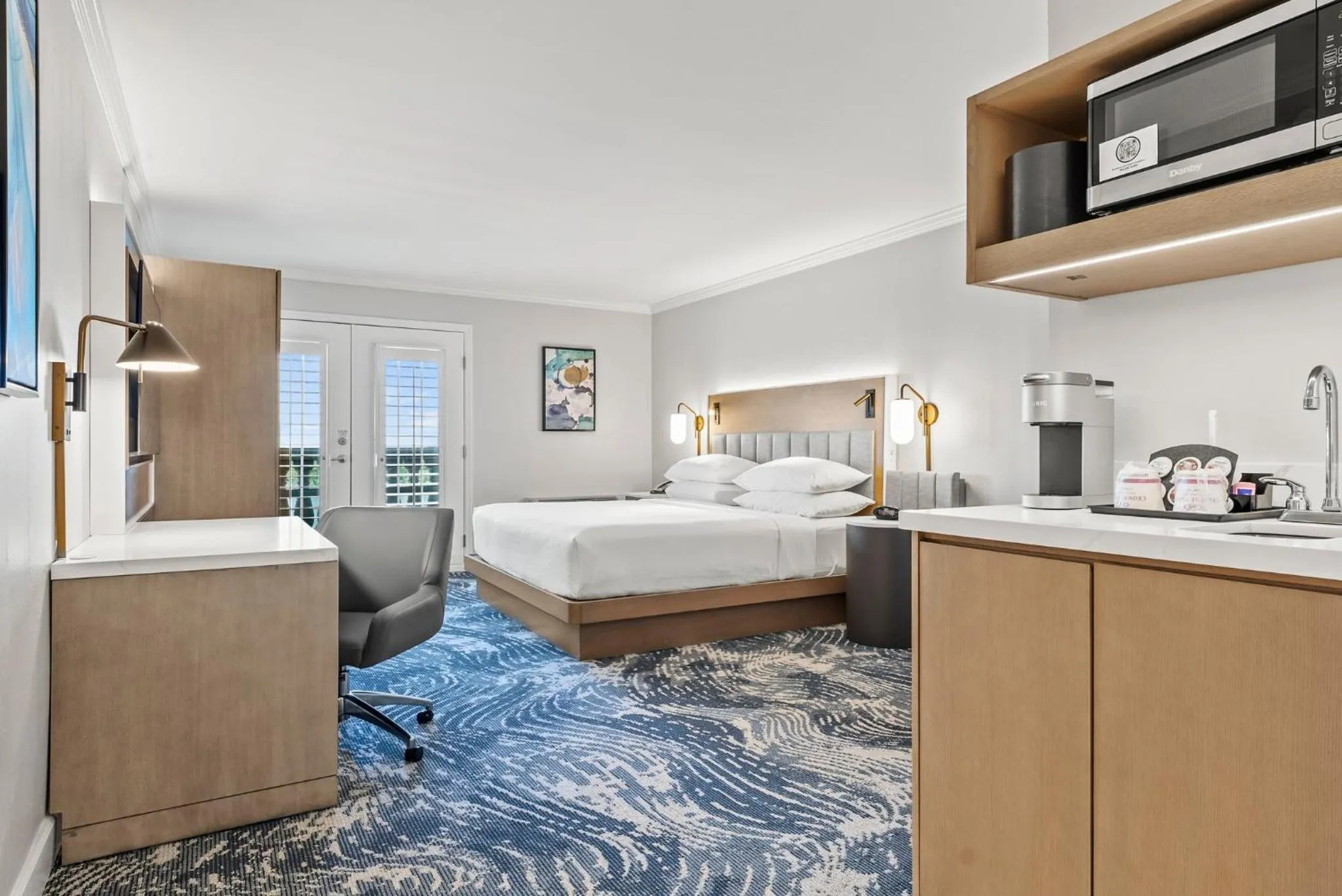 Photo of the whole room, Bed in Crowne Plaza Orlando-Downtown by IHG