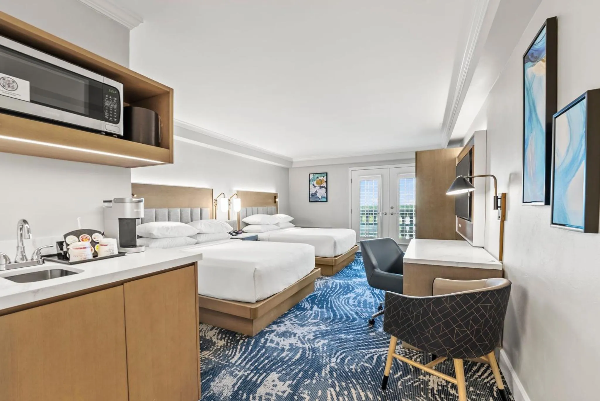 Photo of the whole room, Bed in Crowne Plaza Orlando-Downtown by IHG