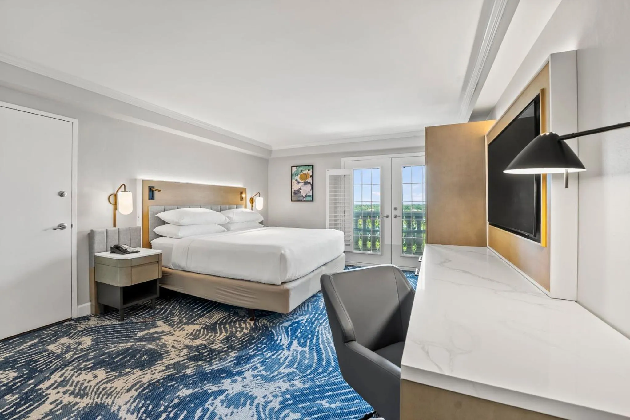 Photo of the whole room, Bed in Crowne Plaza Orlando-Downtown by IHG