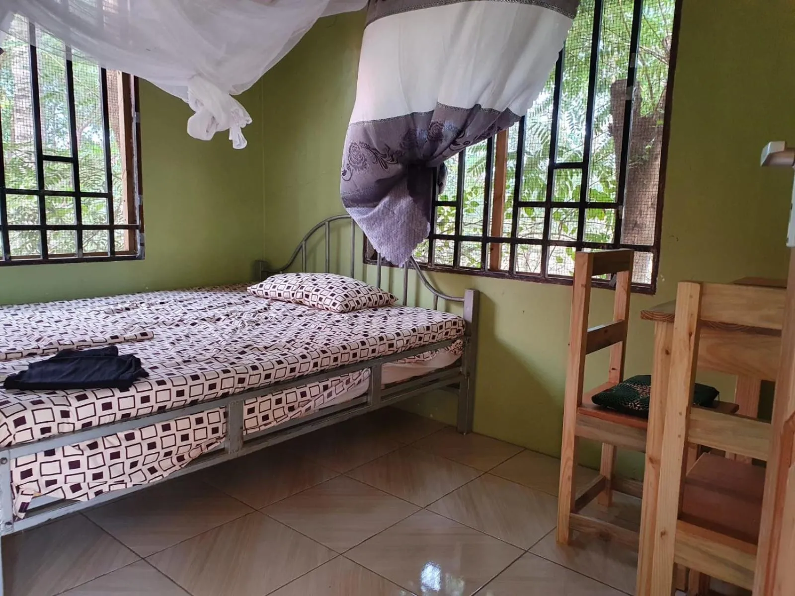 Property building, Bed in Eazy's Place