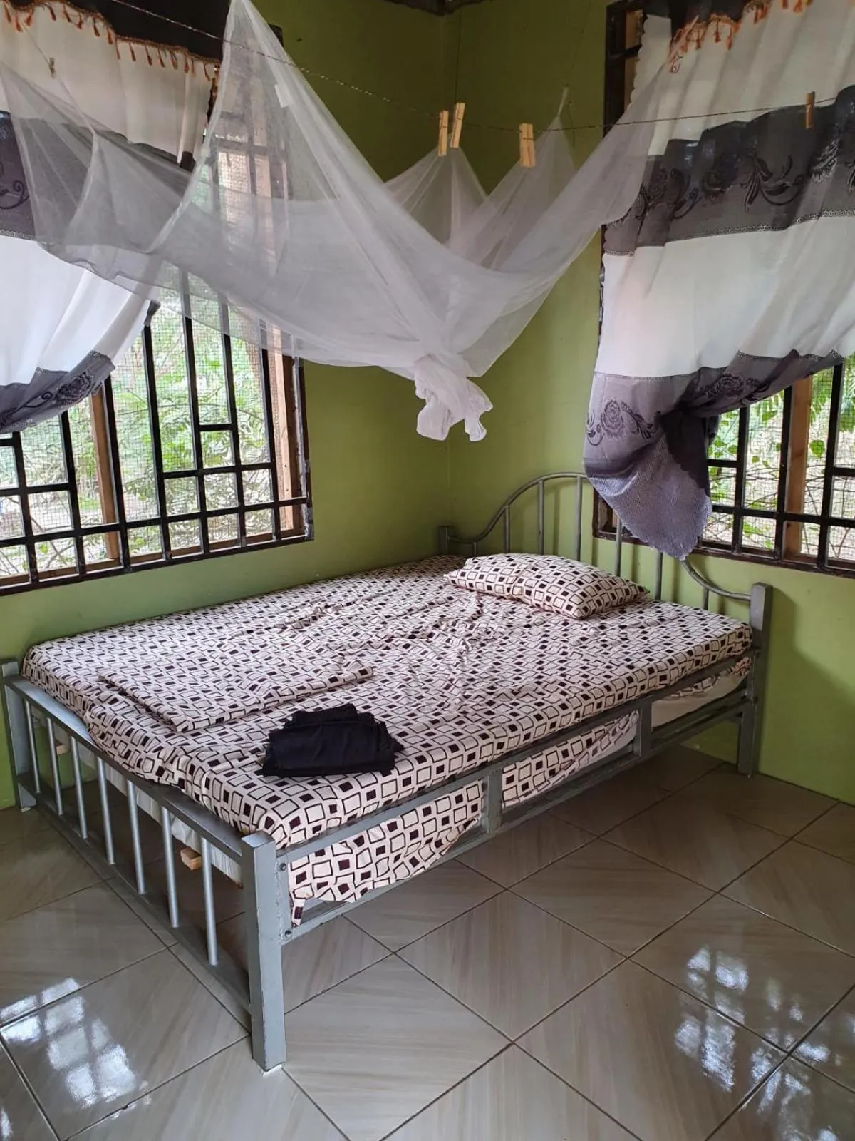 Property building, Bed in Eazy's Place