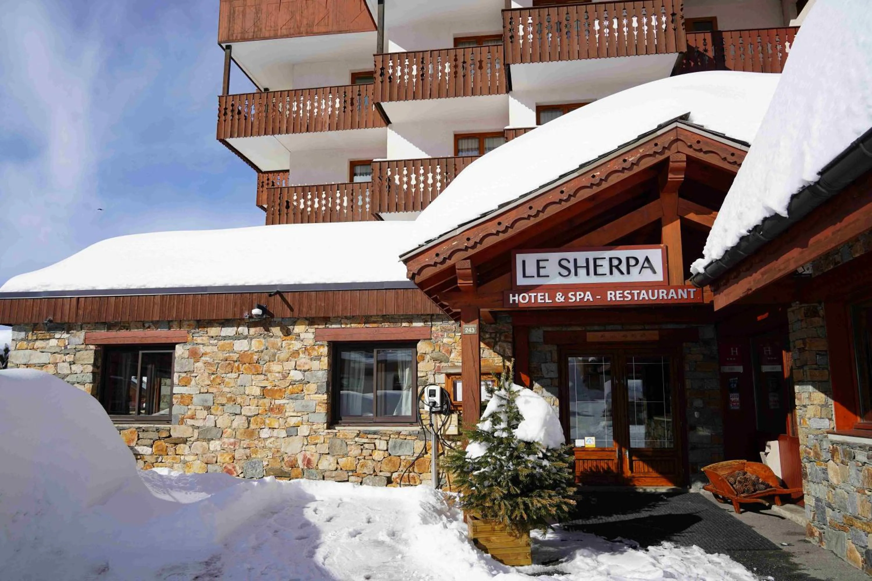 Property building in Hôtel Le Sherpa Val Thorens