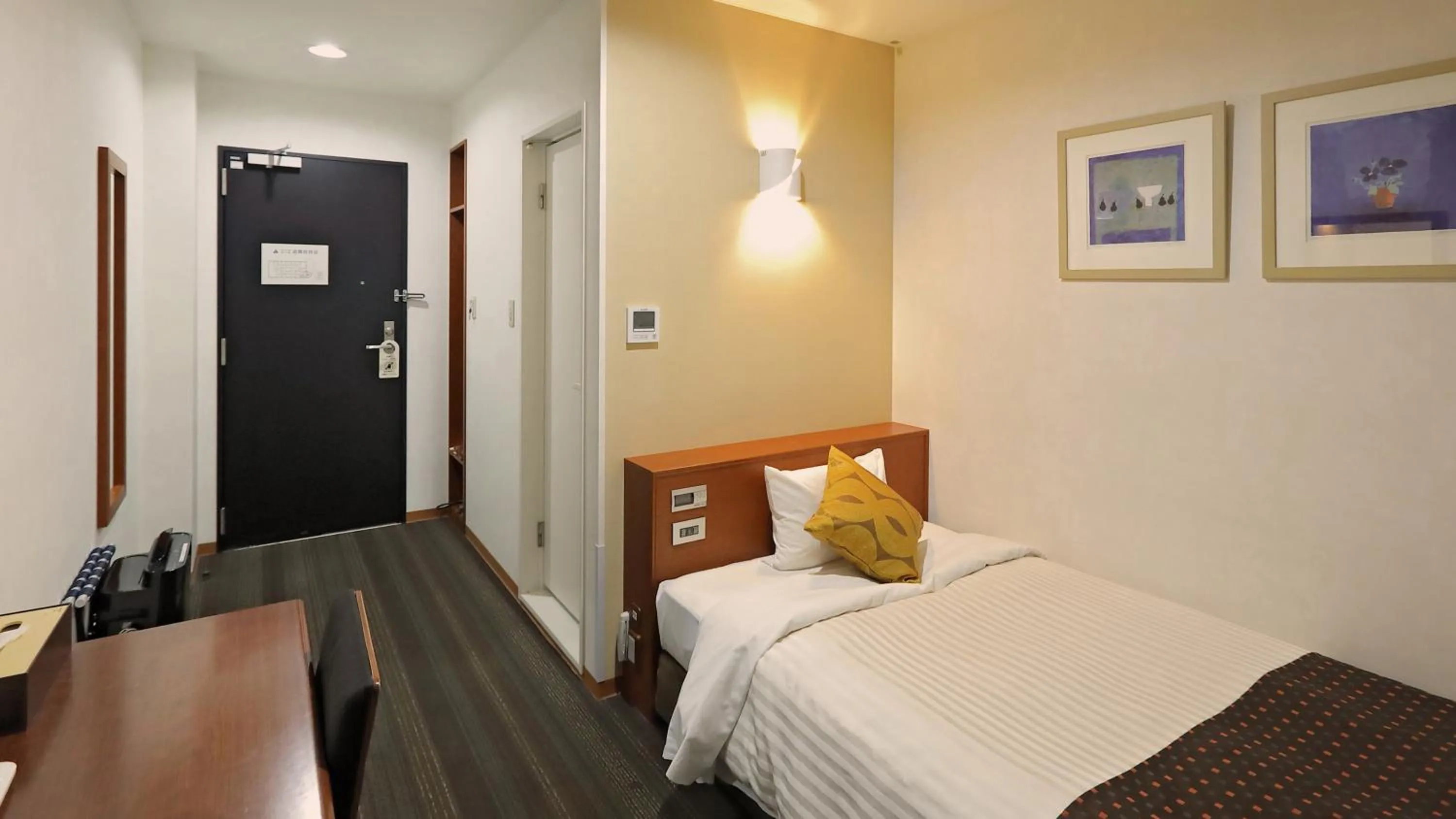 Bed in Hotel Annex Inn