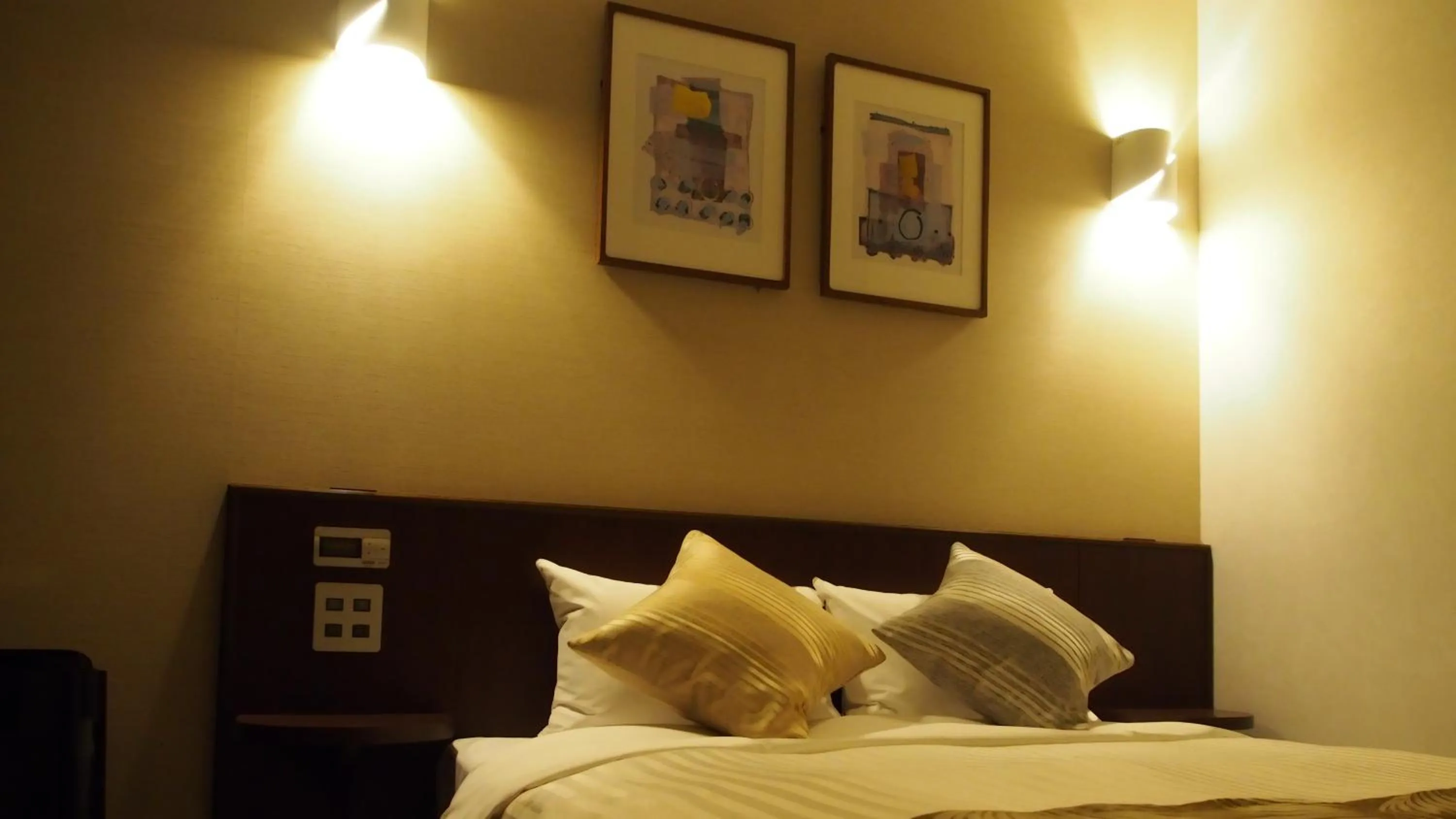 Bed in Hotel Annex Inn