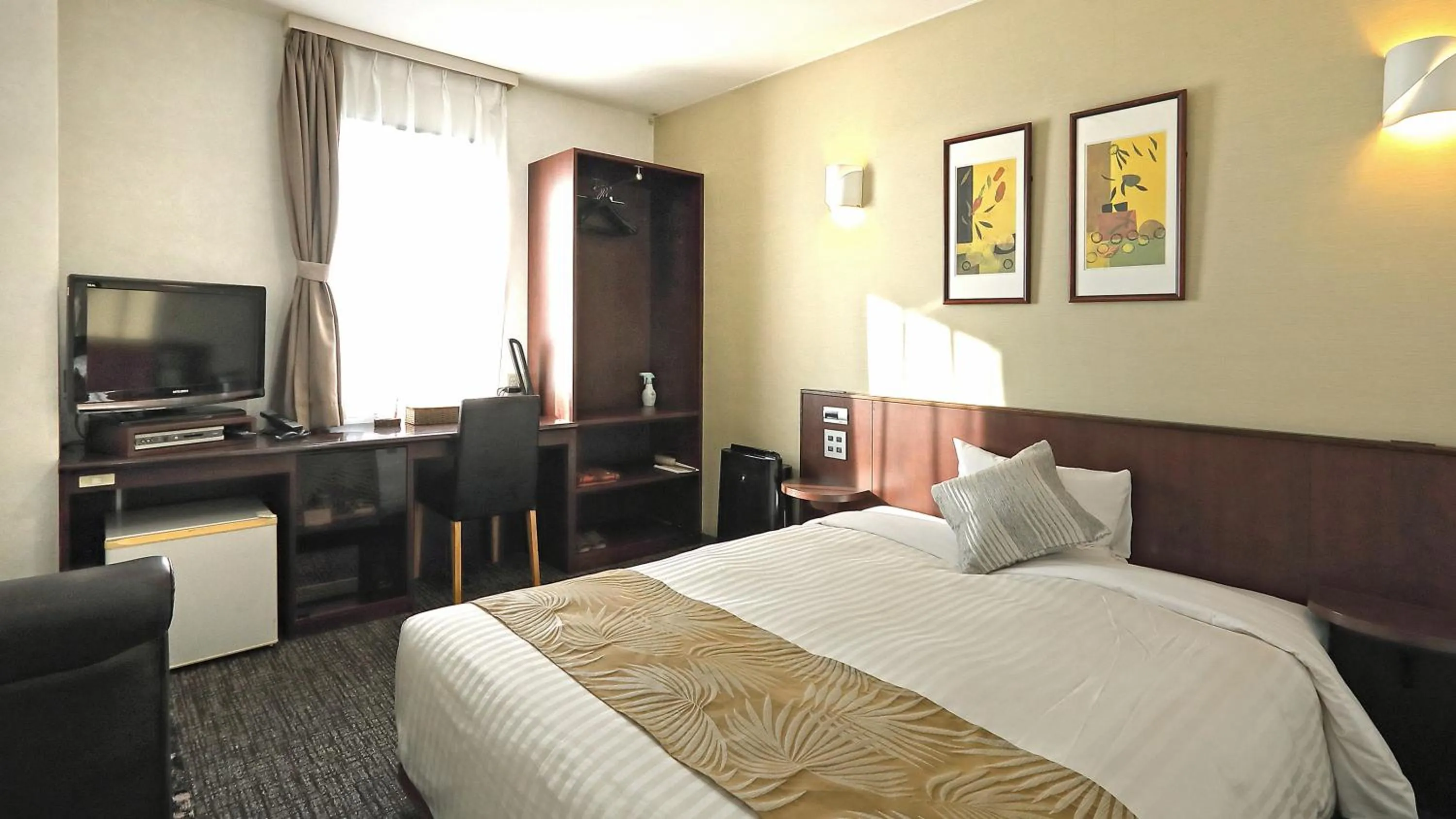 Bed in Hotel Annex Inn