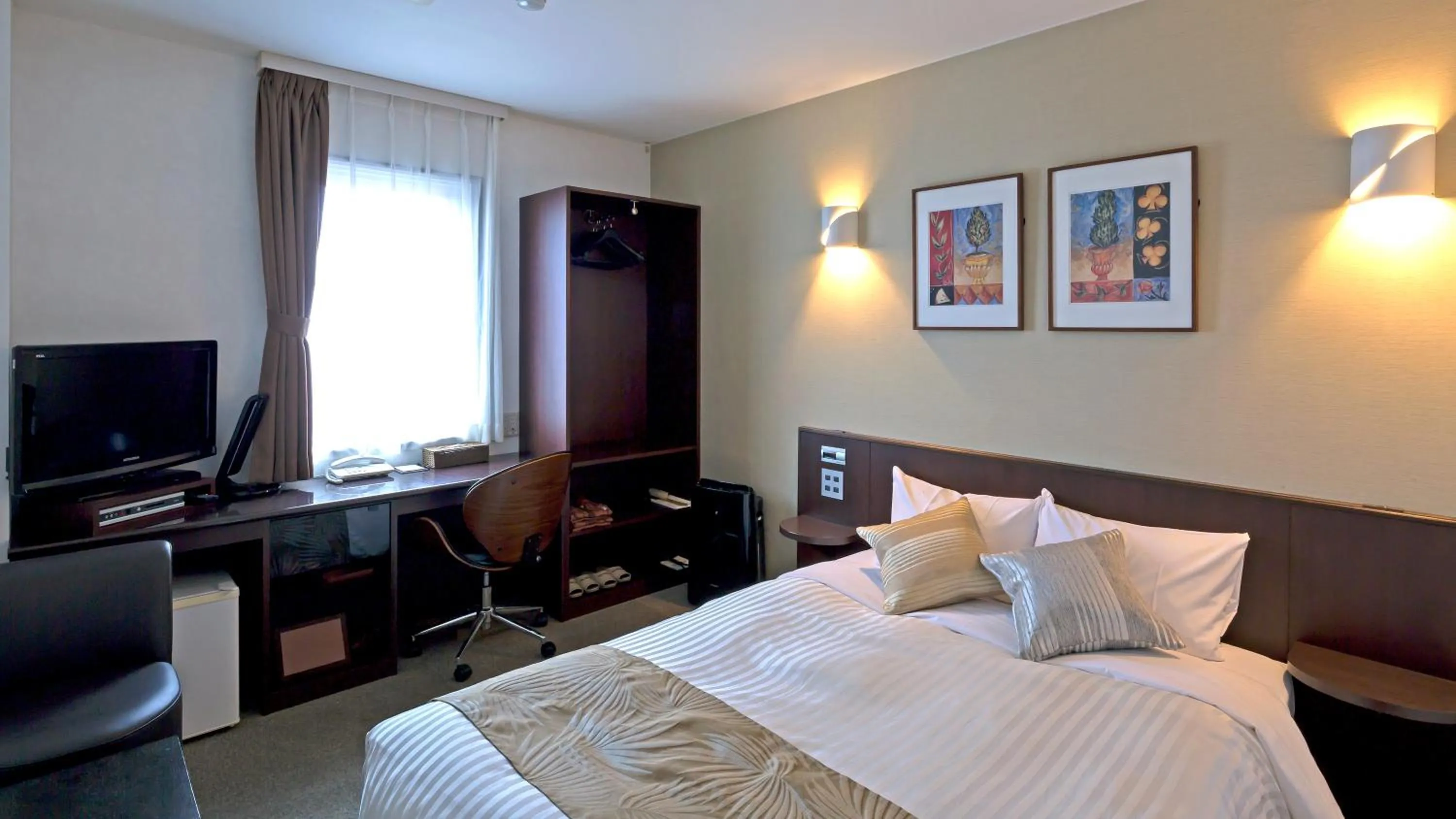 Bed in Hotel Annex Inn