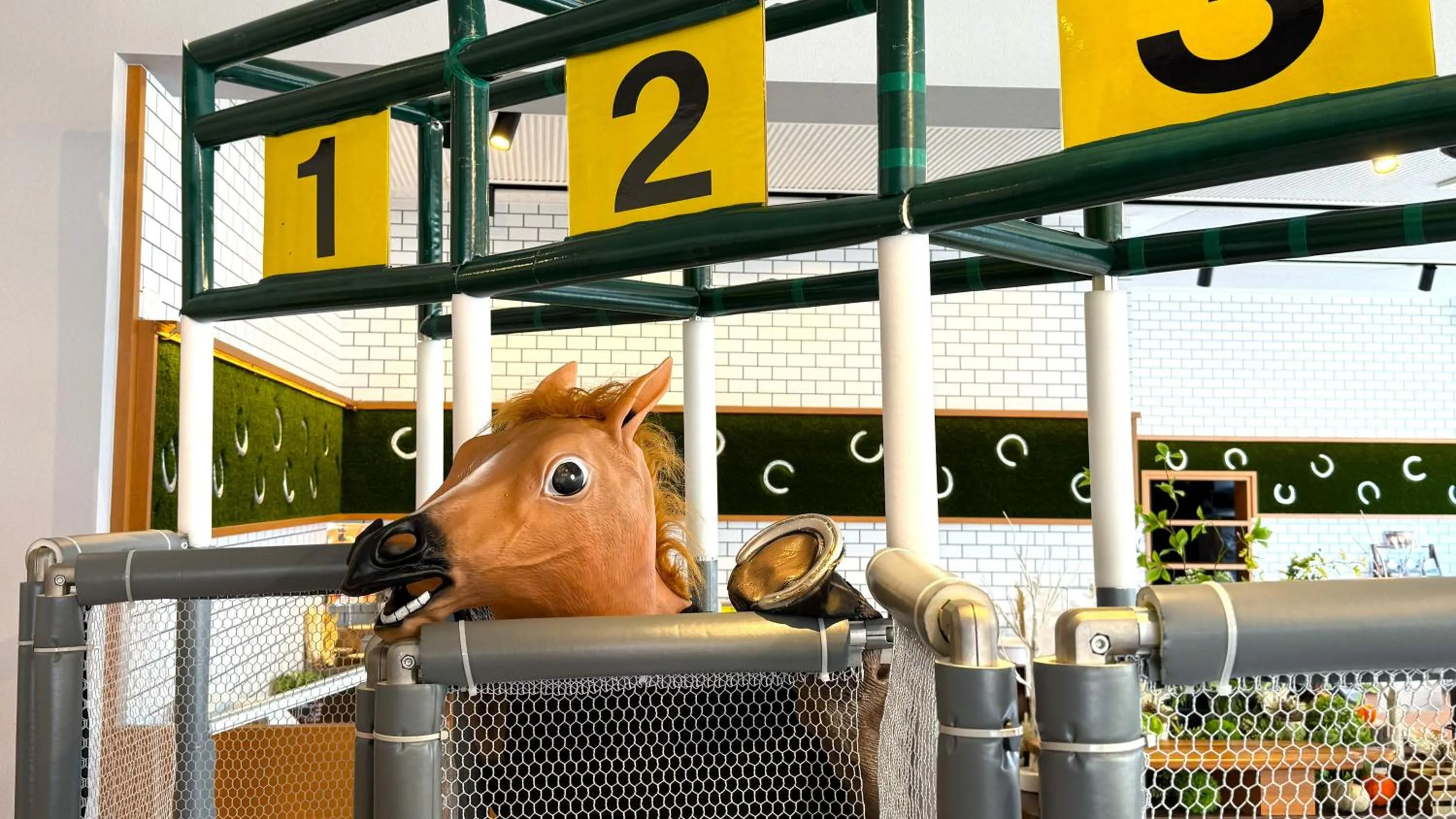 Restaurant/places to eat in Hotel Annex Inn