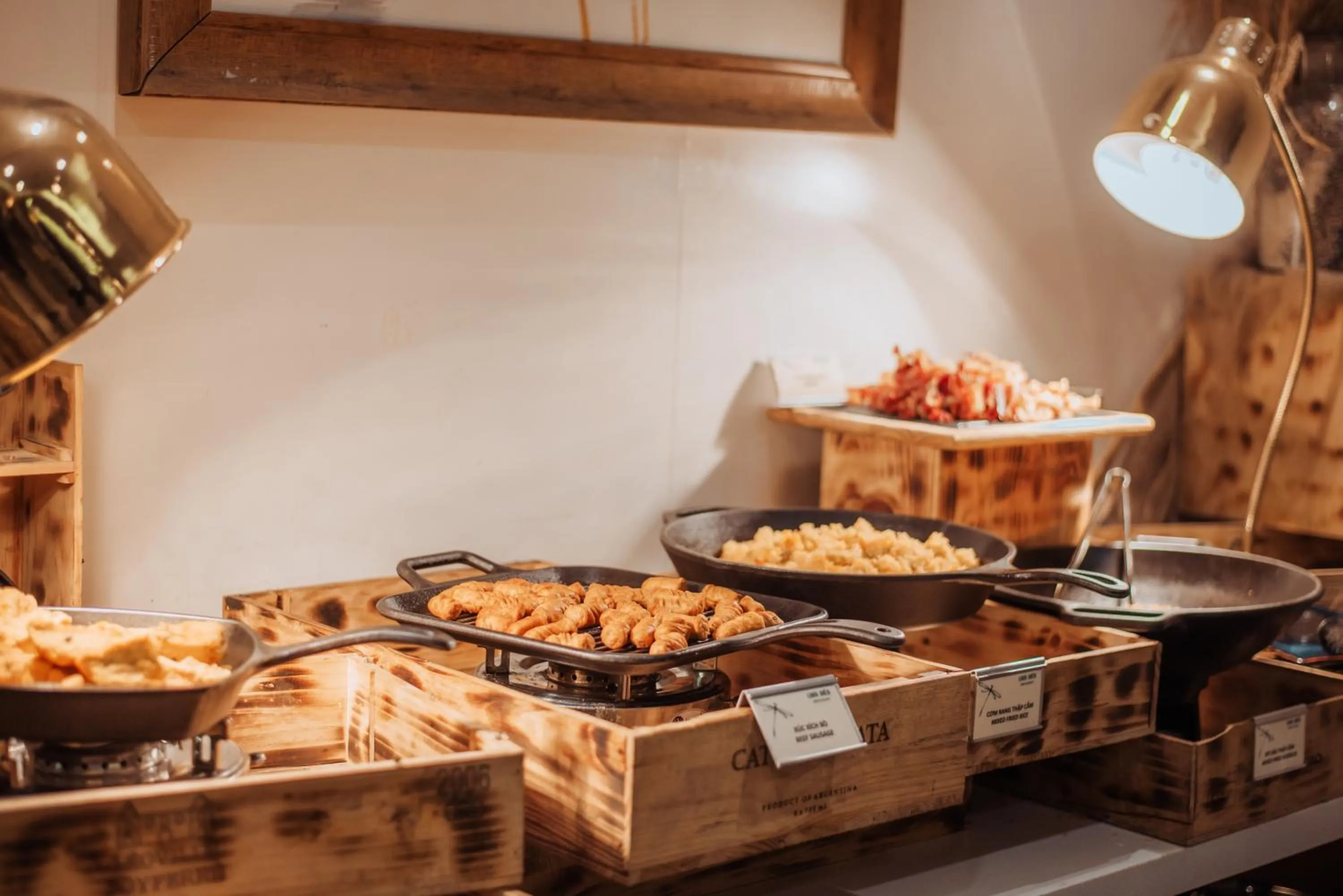 Restaurant/places to eat in Thang Long Opera Hotel