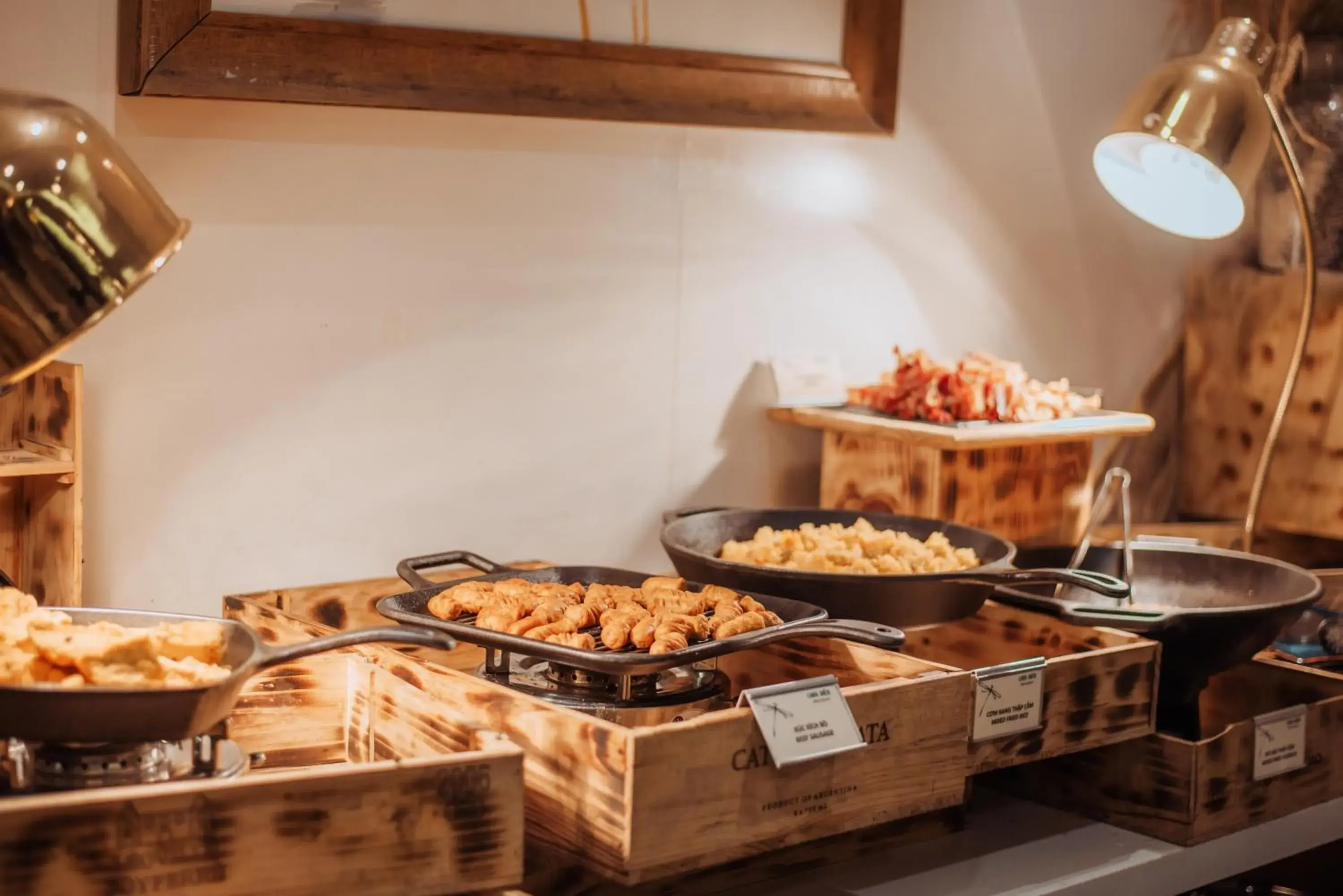 Restaurant/places to eat in Thang Long Opera Hotel Restaurant/places to eat in Thang Long Opera Hotel