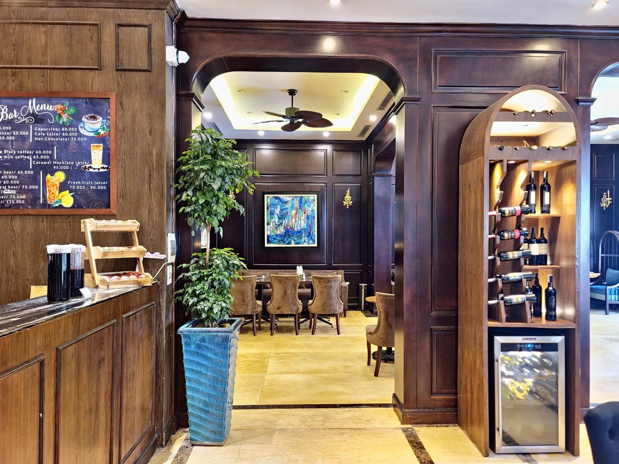 Restaurant/places to eat in Thang Long Opera Hotel