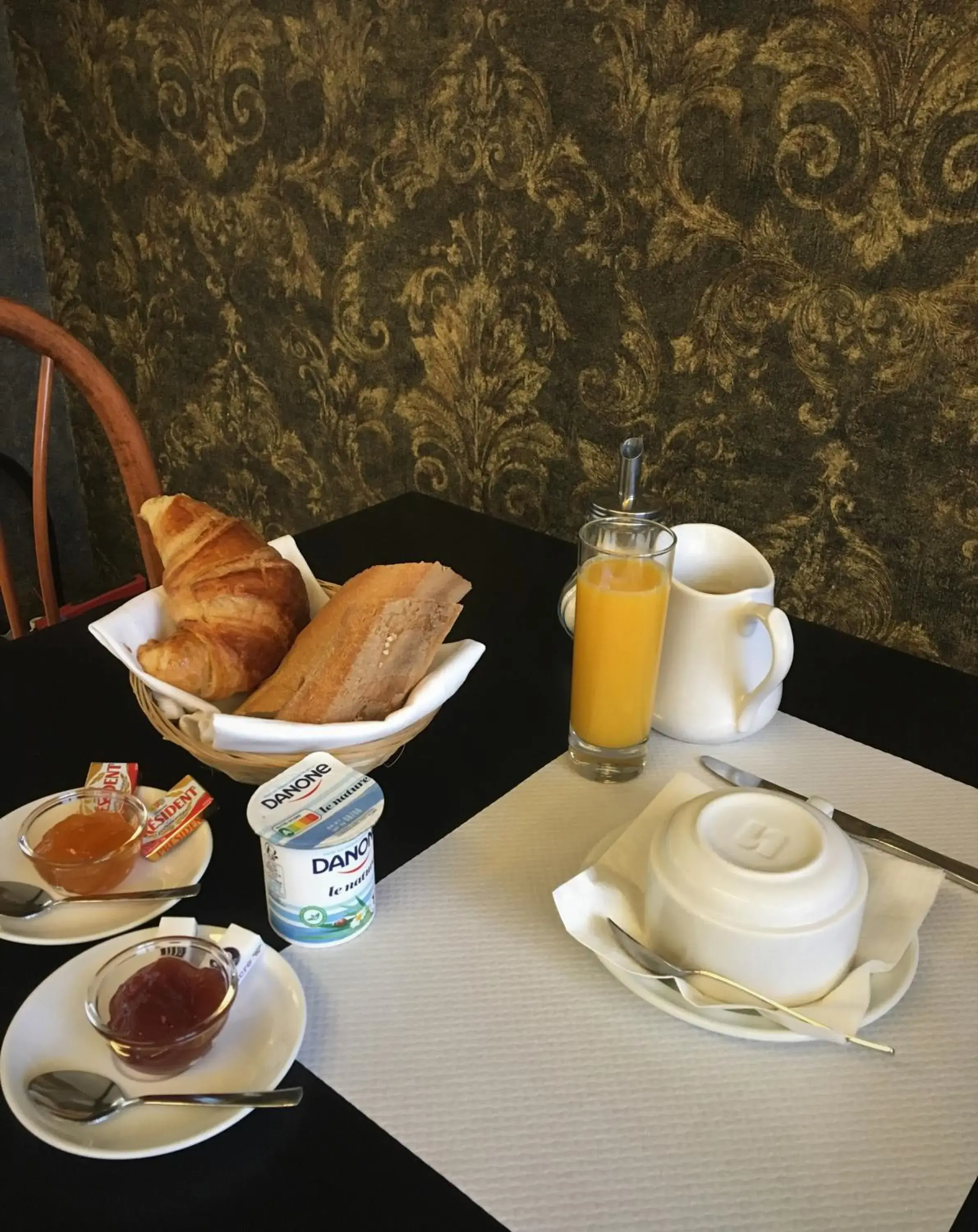 Food and drinks in Hotel Val De Saone Lyon Caluire Rillieux Food and drinks in Hotel Val De Saone Lyon Caluire Rillieux