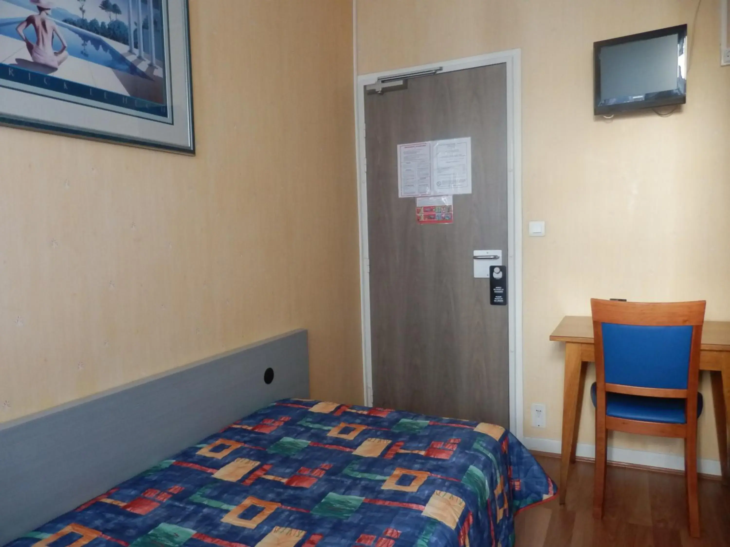 Bed in Hotel Val De Saone Lyon Caluire Rillieux Bed in Hotel Val De Saone Lyon Caluire Rillieux