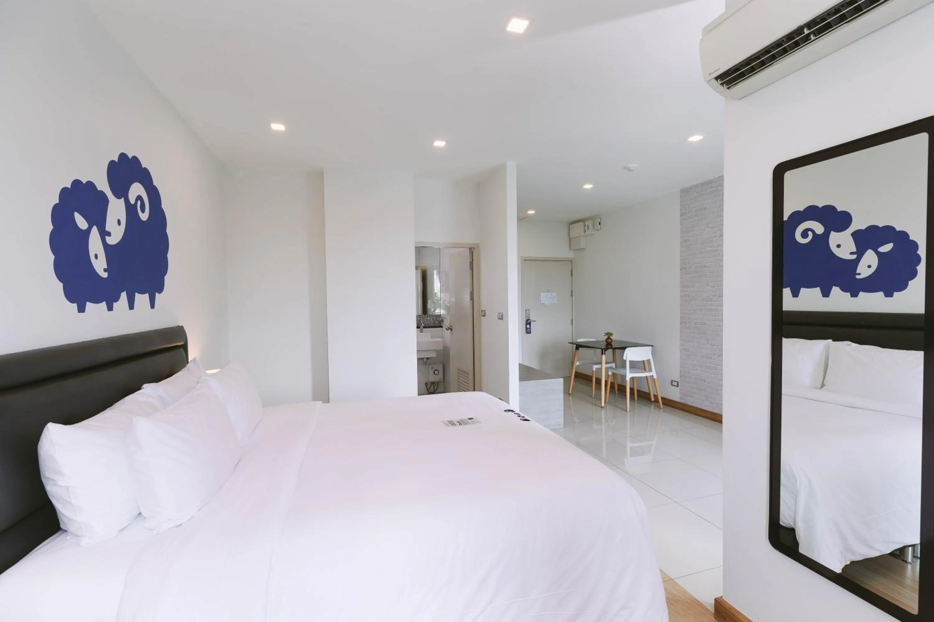 Bed in Kokotel Bangkok Sukhumvit 50