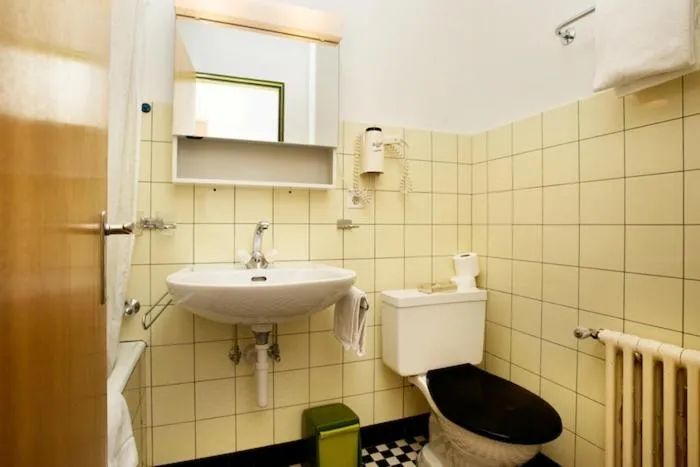 Bathroom in Gornergrat Dorf Hotel