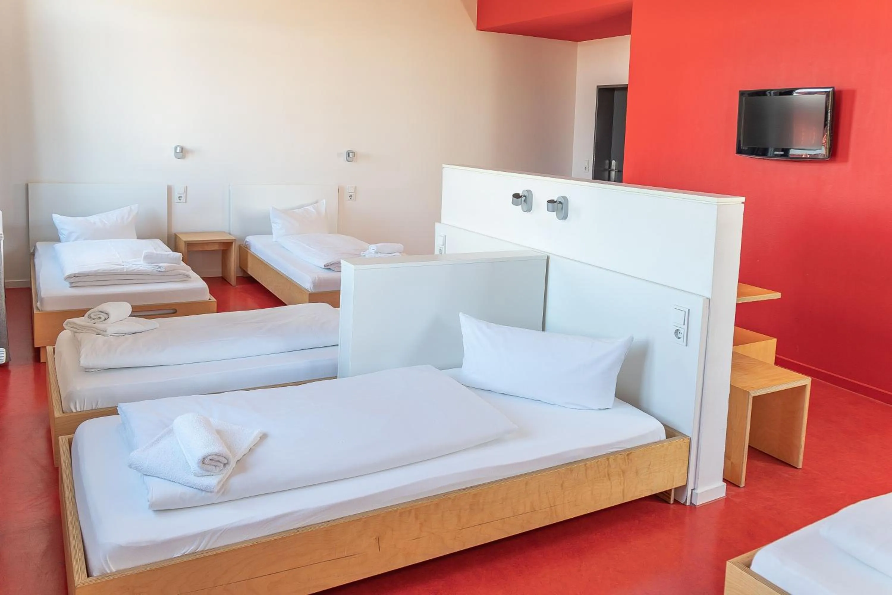 Shower, Bed in havenhostel Bremerhaven