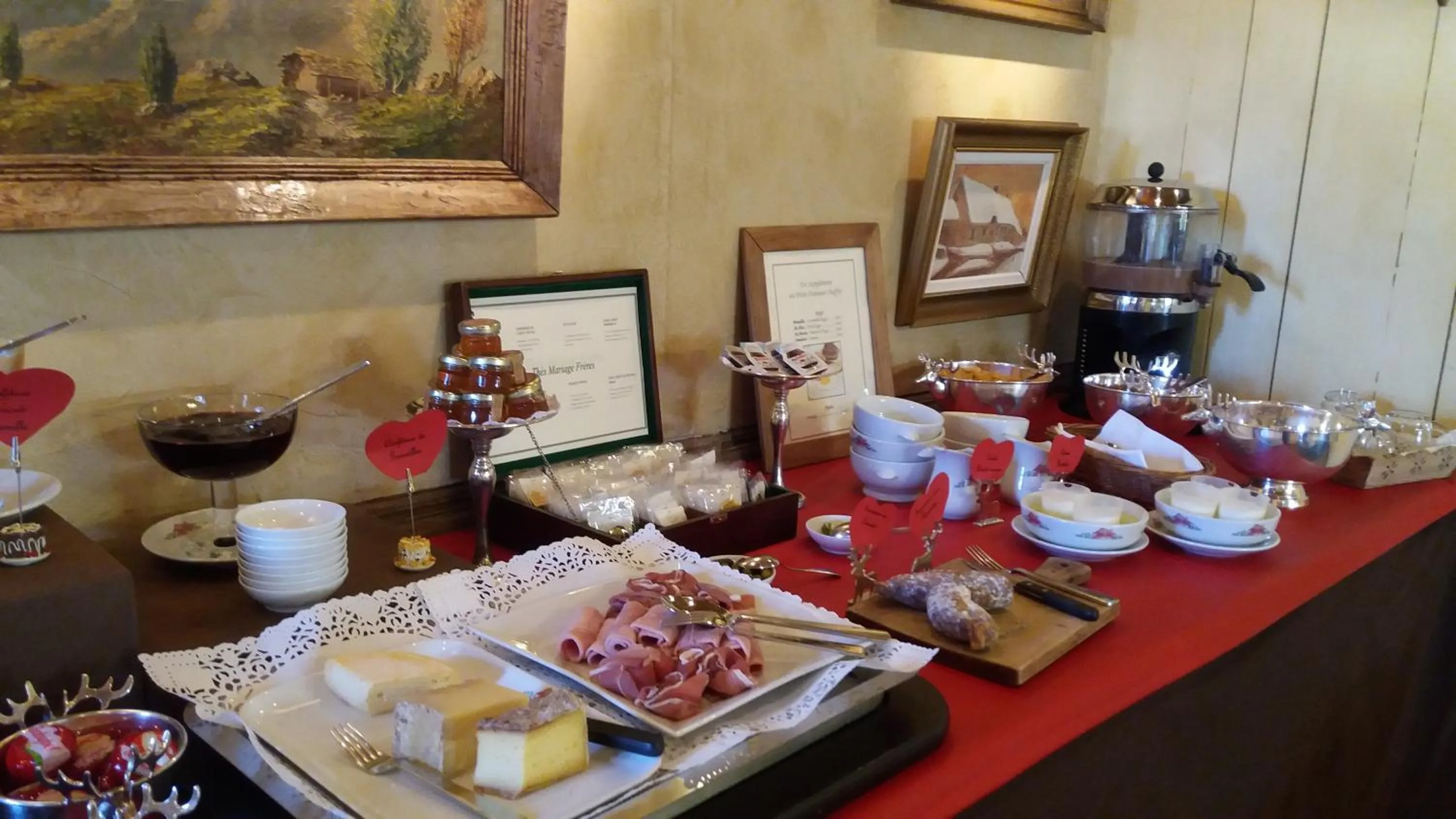 Buffet breakfast in Hôtel Saint-Georges