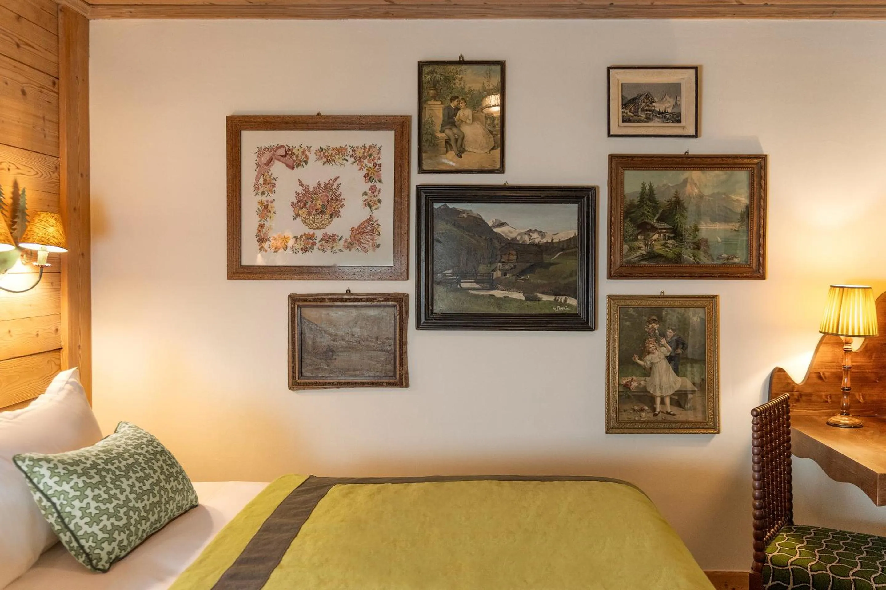 Bed in Hôtel Saint-Georges