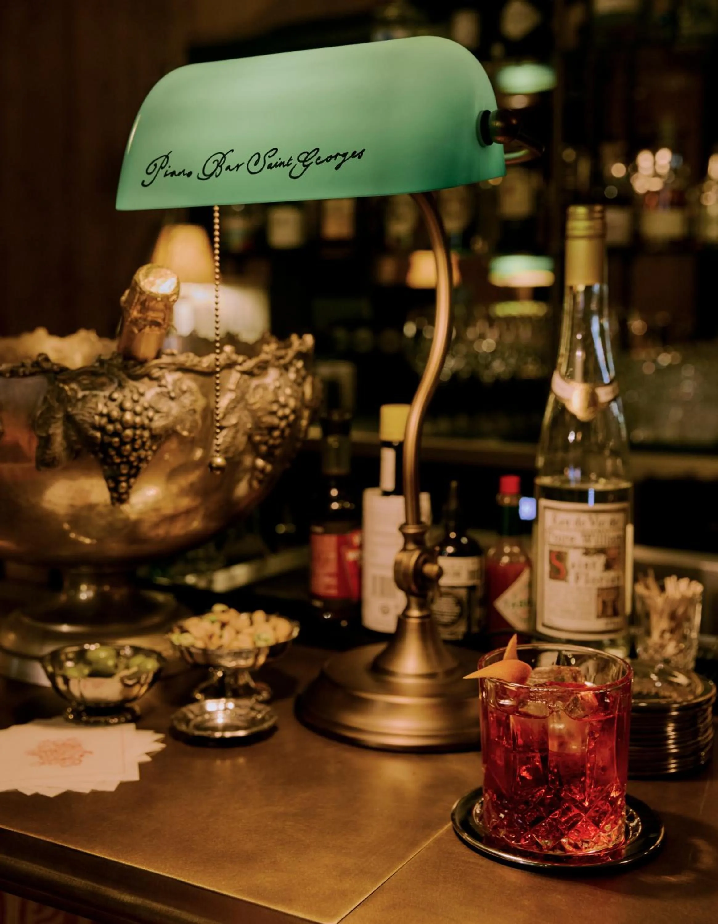 Lounge or bar in Hôtel Saint-Georges Relais & Châteaux